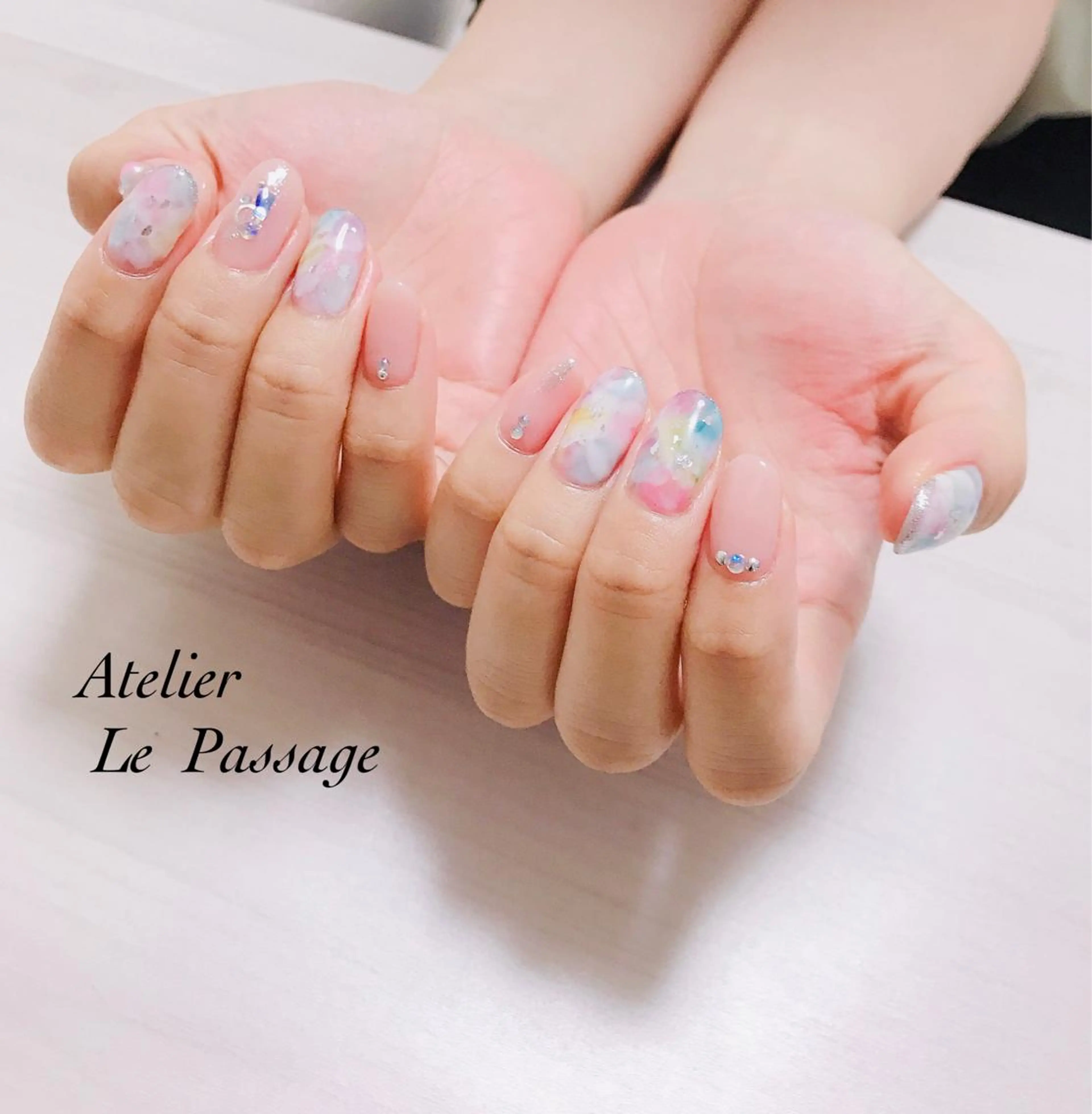 ネイル ジェルネイル ニュアンスネイル オフィスネイル パラジェル シンプルネイル Atelier Le Passage所属・h nakatsukaのネイルデザイン