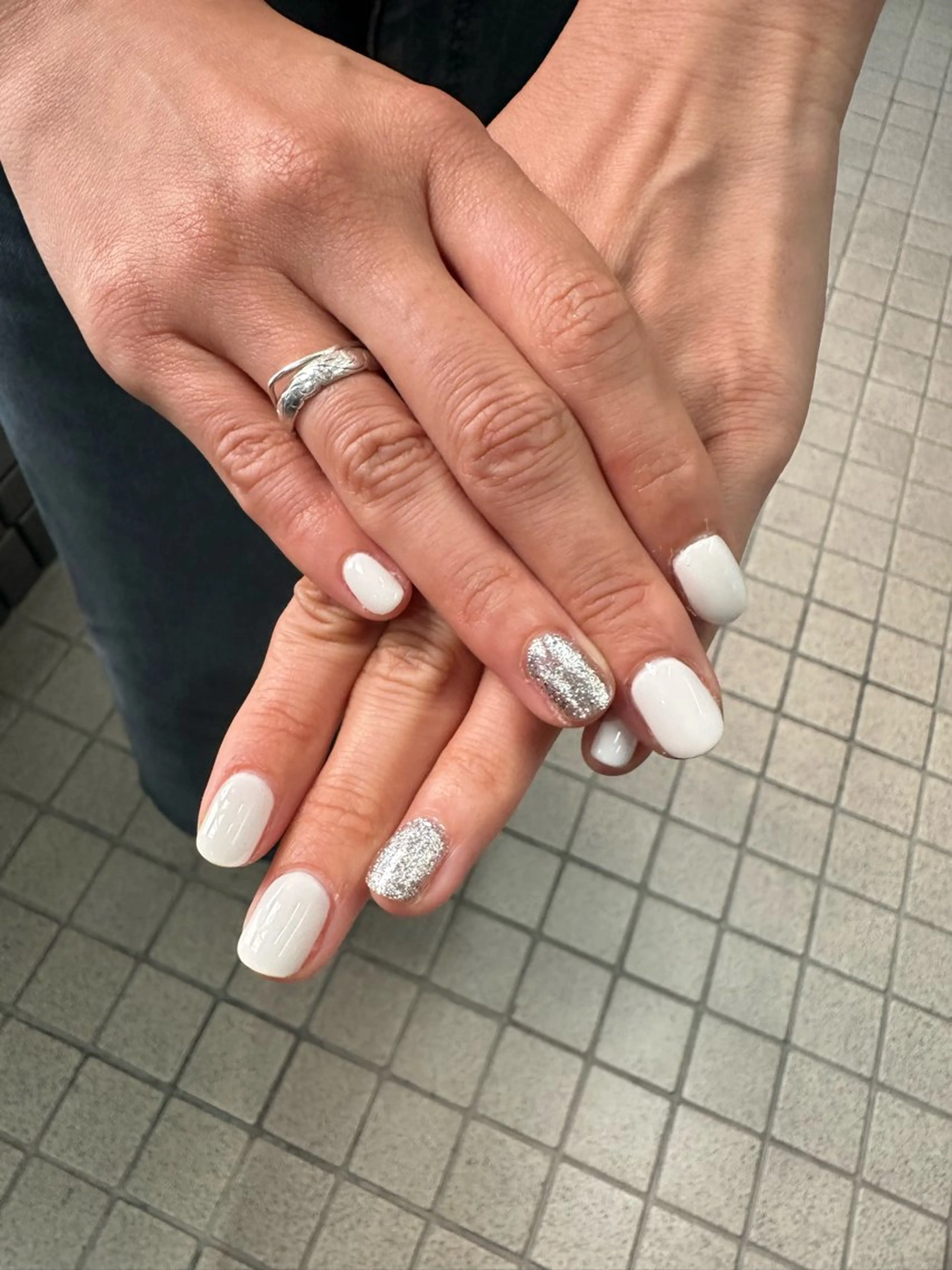 ネイル ラメ(グリッター) ホワイト ハンドネイル Re :eight Nail所属・NISHIOKA FUKUMIのネイルデザイン