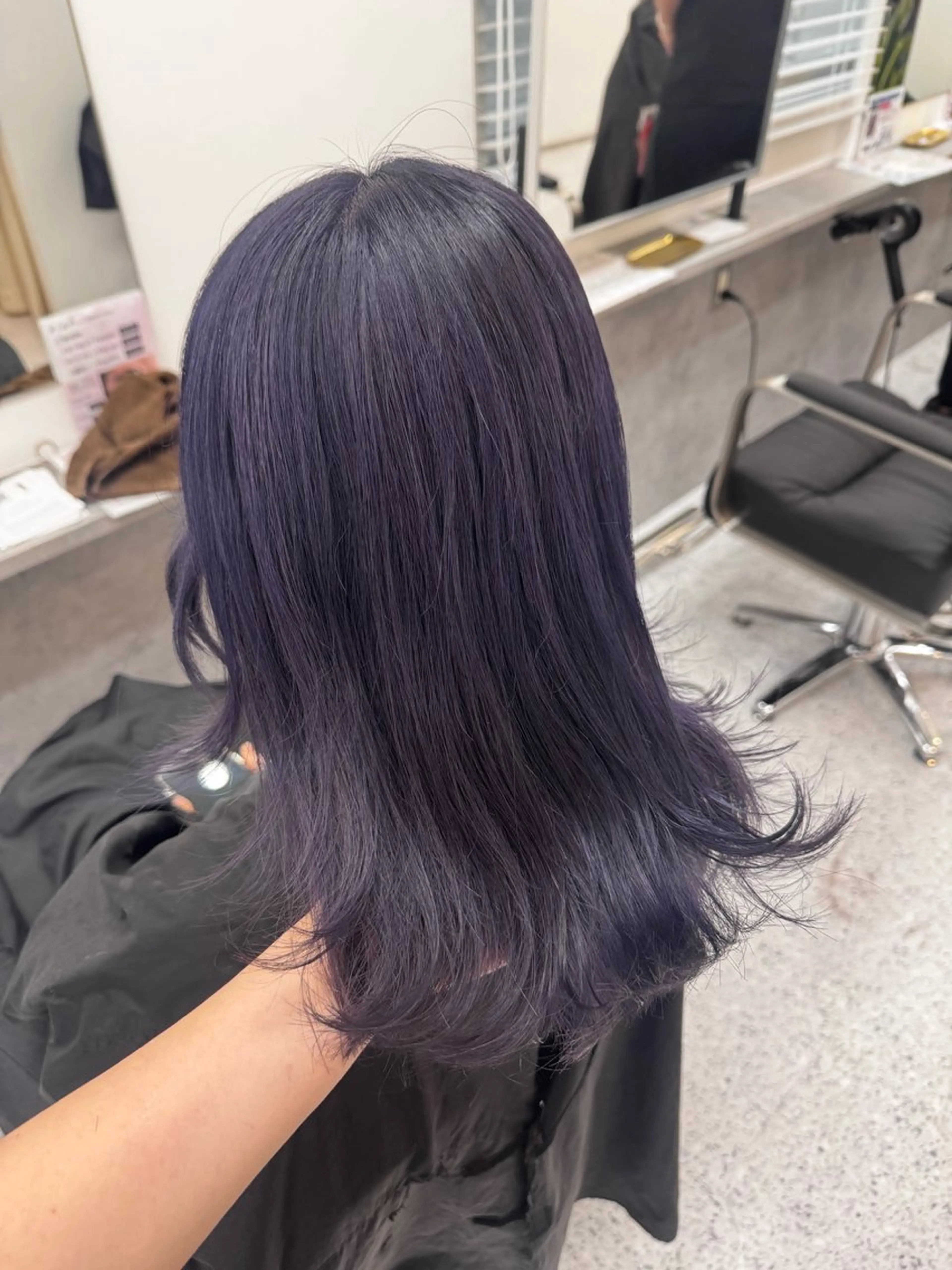 セミロング カットカラー🩷 五島桜樫のヘアスタイル