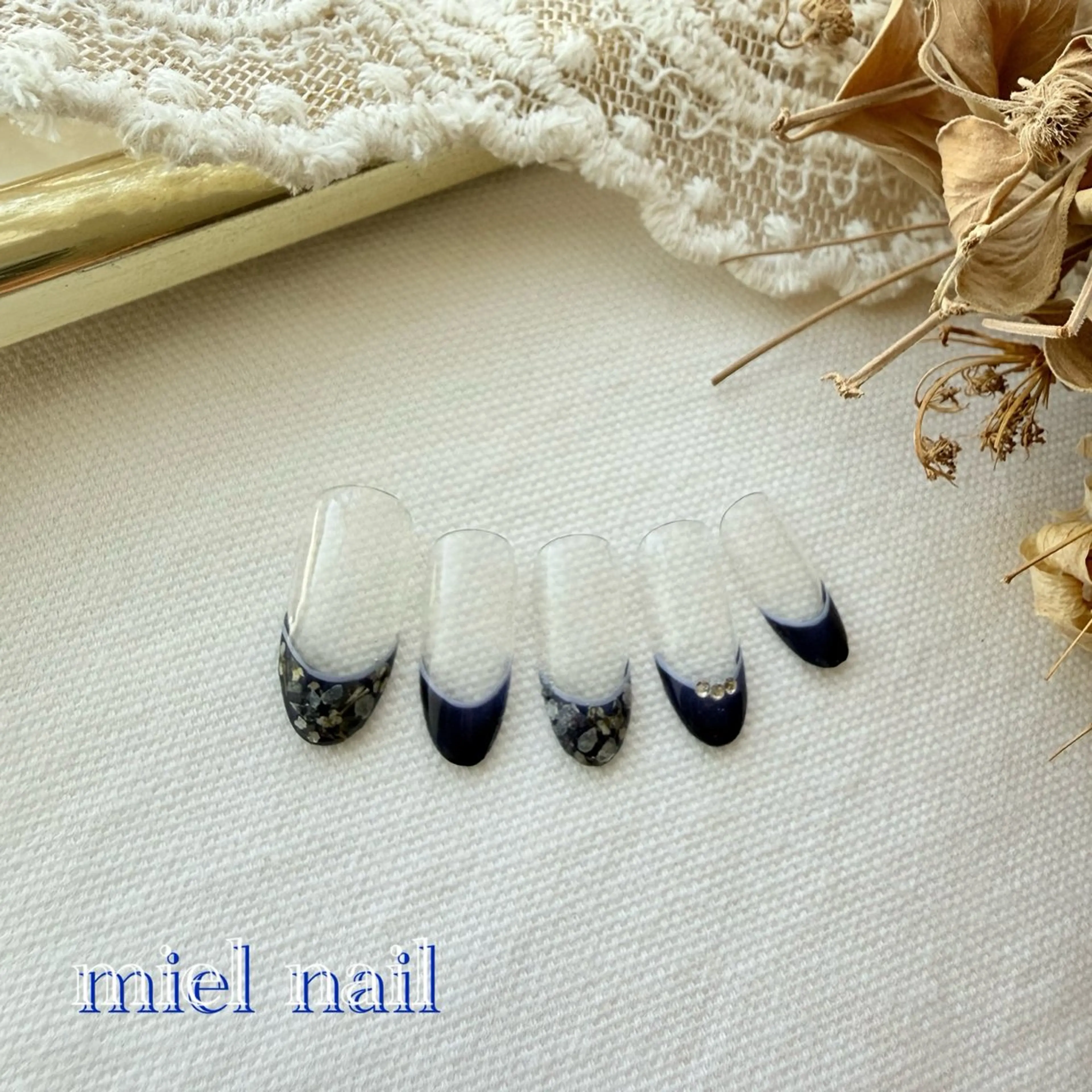 ネイル フレンチネイル ネイビー 春ネイル ハンドネイル miel nailのネイルデザイン