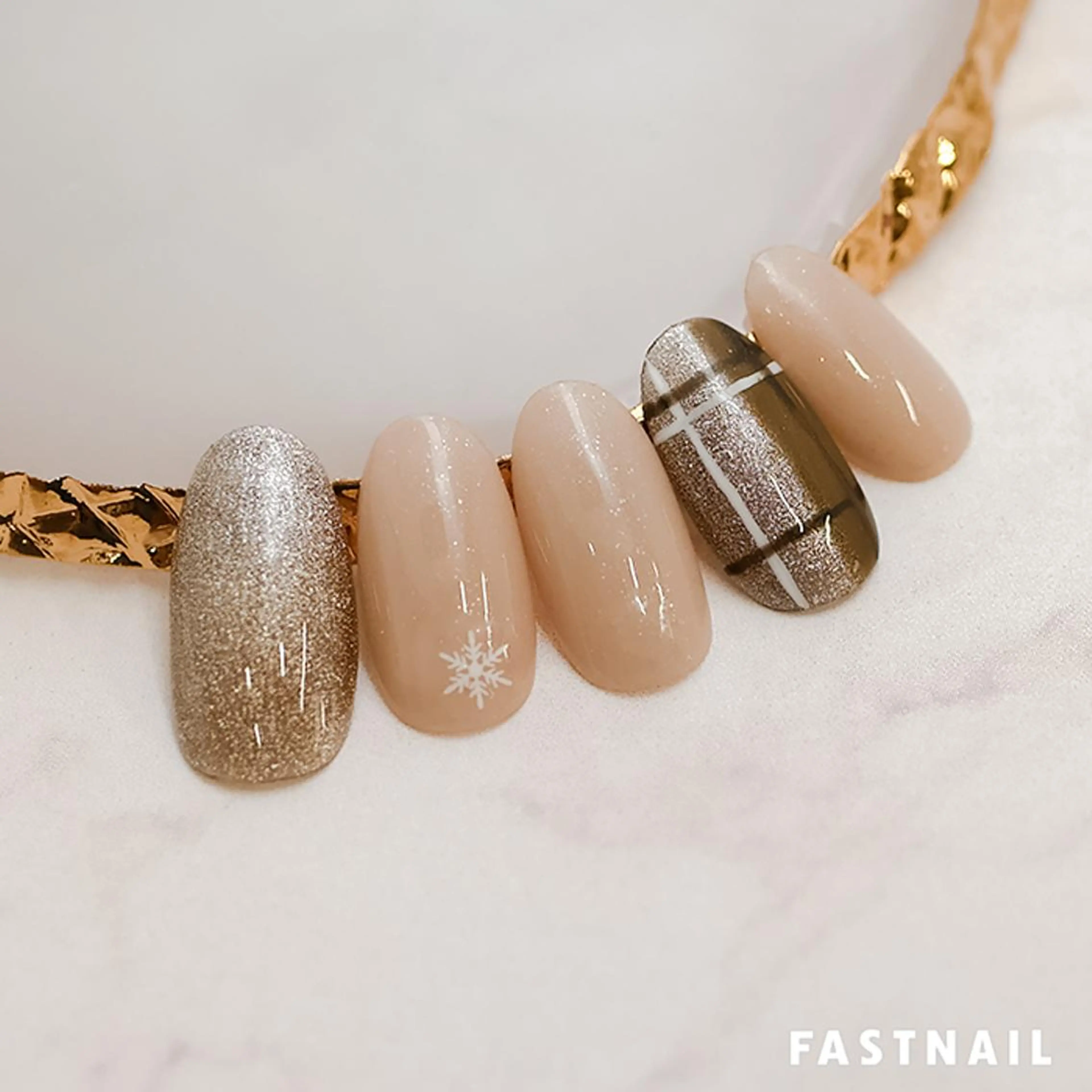 ネイル 冬ネイル クリスマス ファストネイル ロコ 春日のネイルデザイン