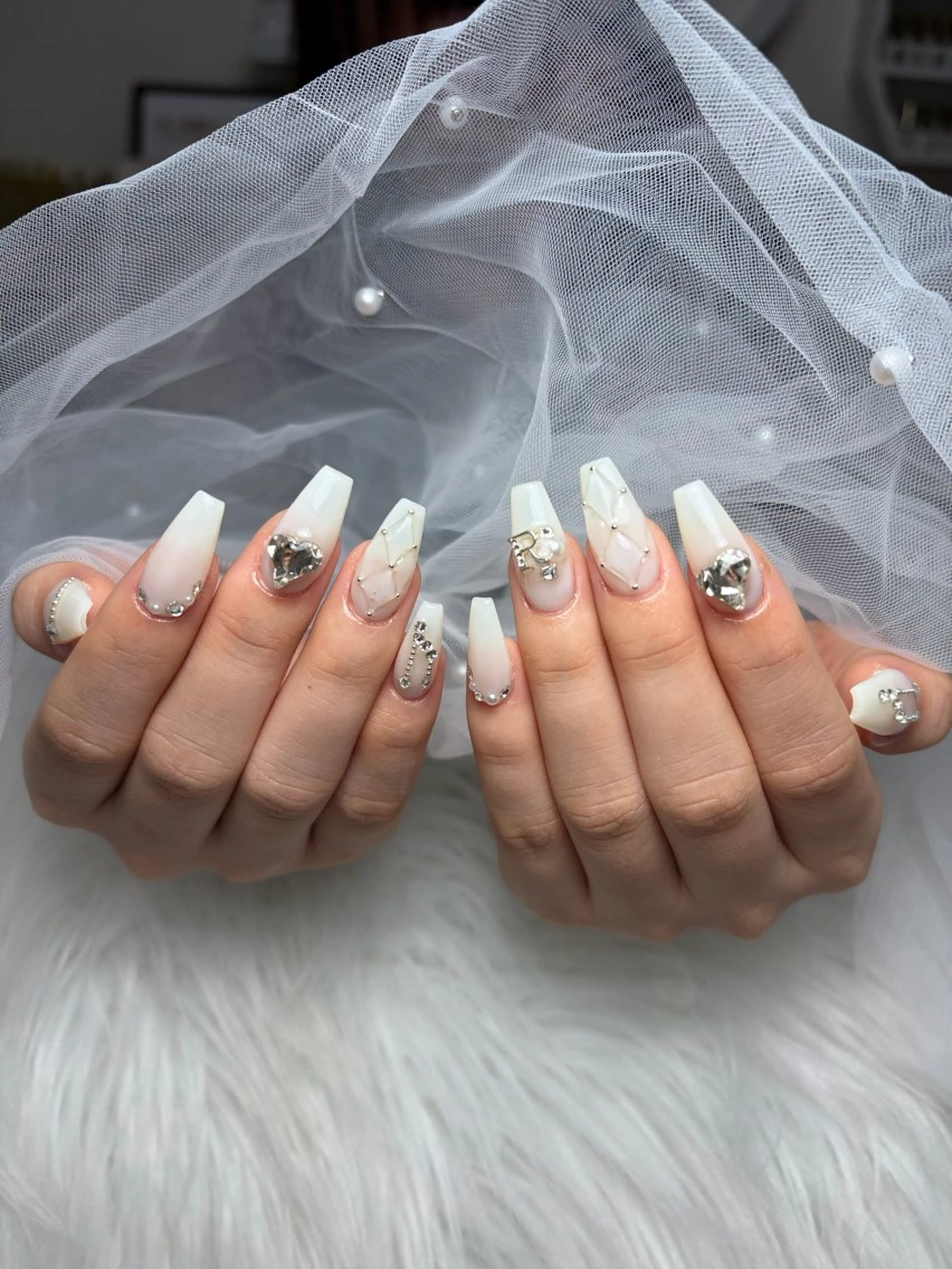 ネイル アートネイル 長さ出し ジェルネイル 韓国ネイル マグネットネイル ハンドネイル Cloudy Chan Nailのネイルデザイン