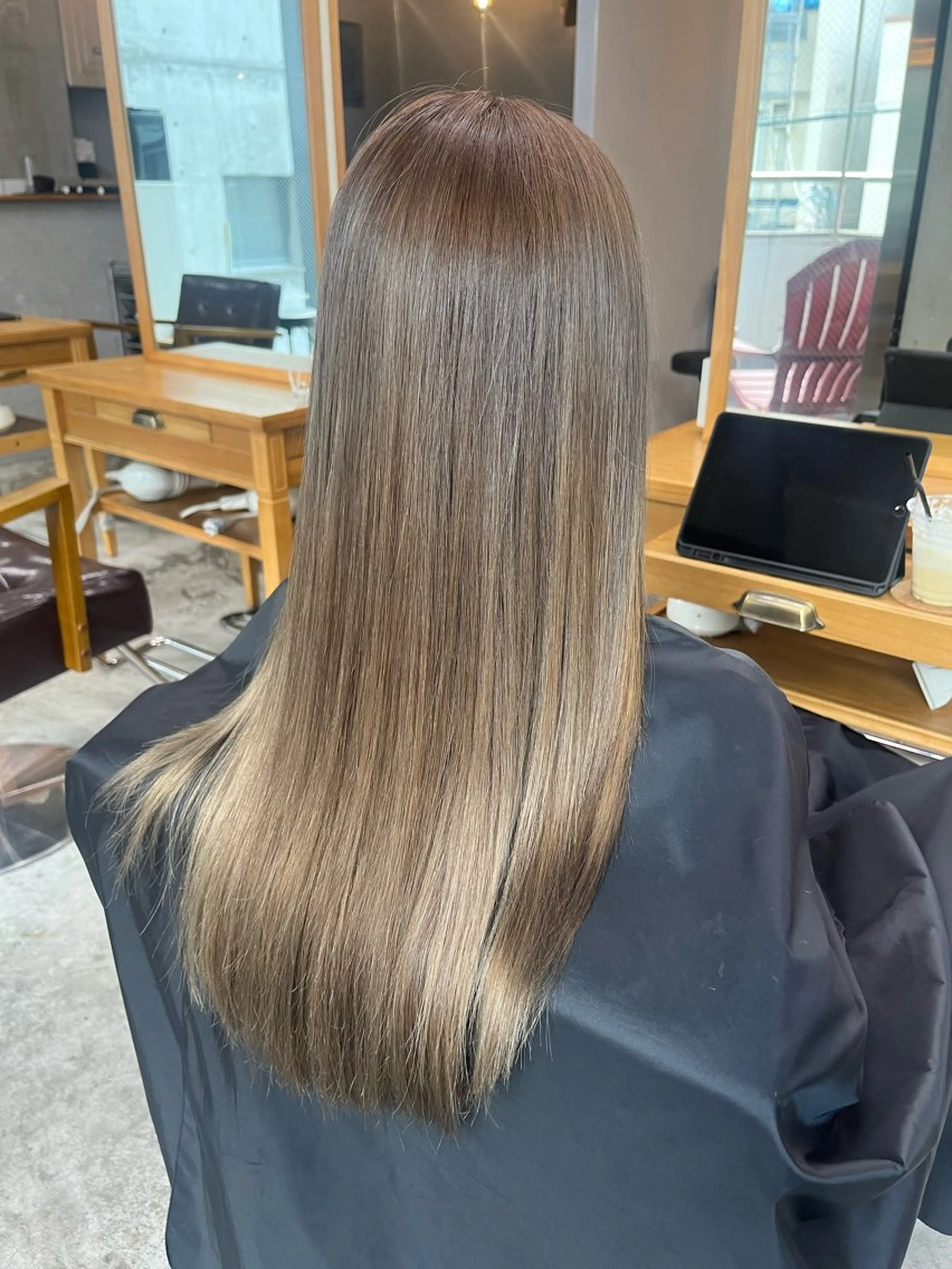 カラー ロビン所属・秋山 美奈のヘアスタイル