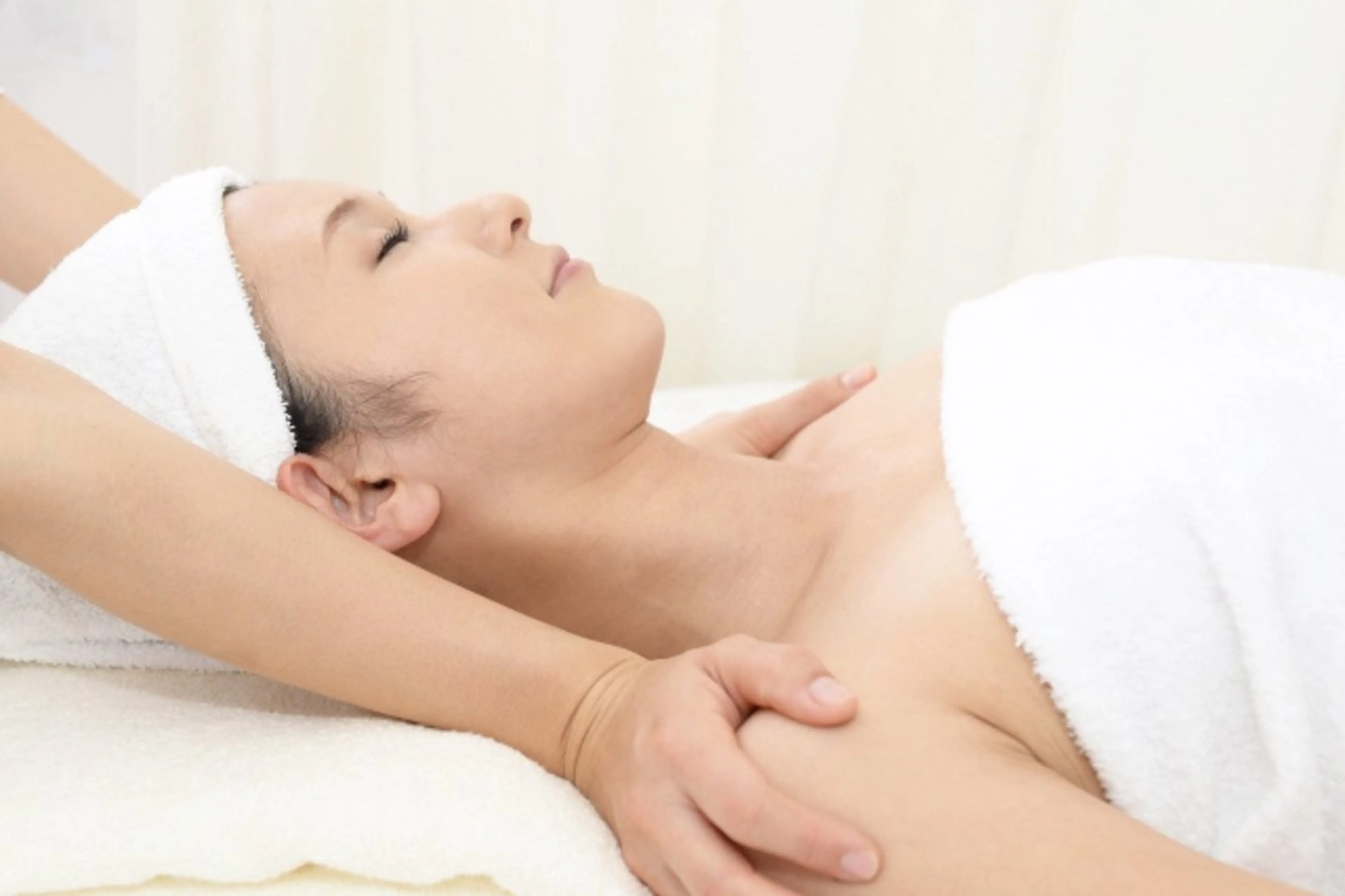 ミニモ限定アロママッサージ(上半身or下半身)+フェシャル,小顔石膏パック付き90分7800円の写真