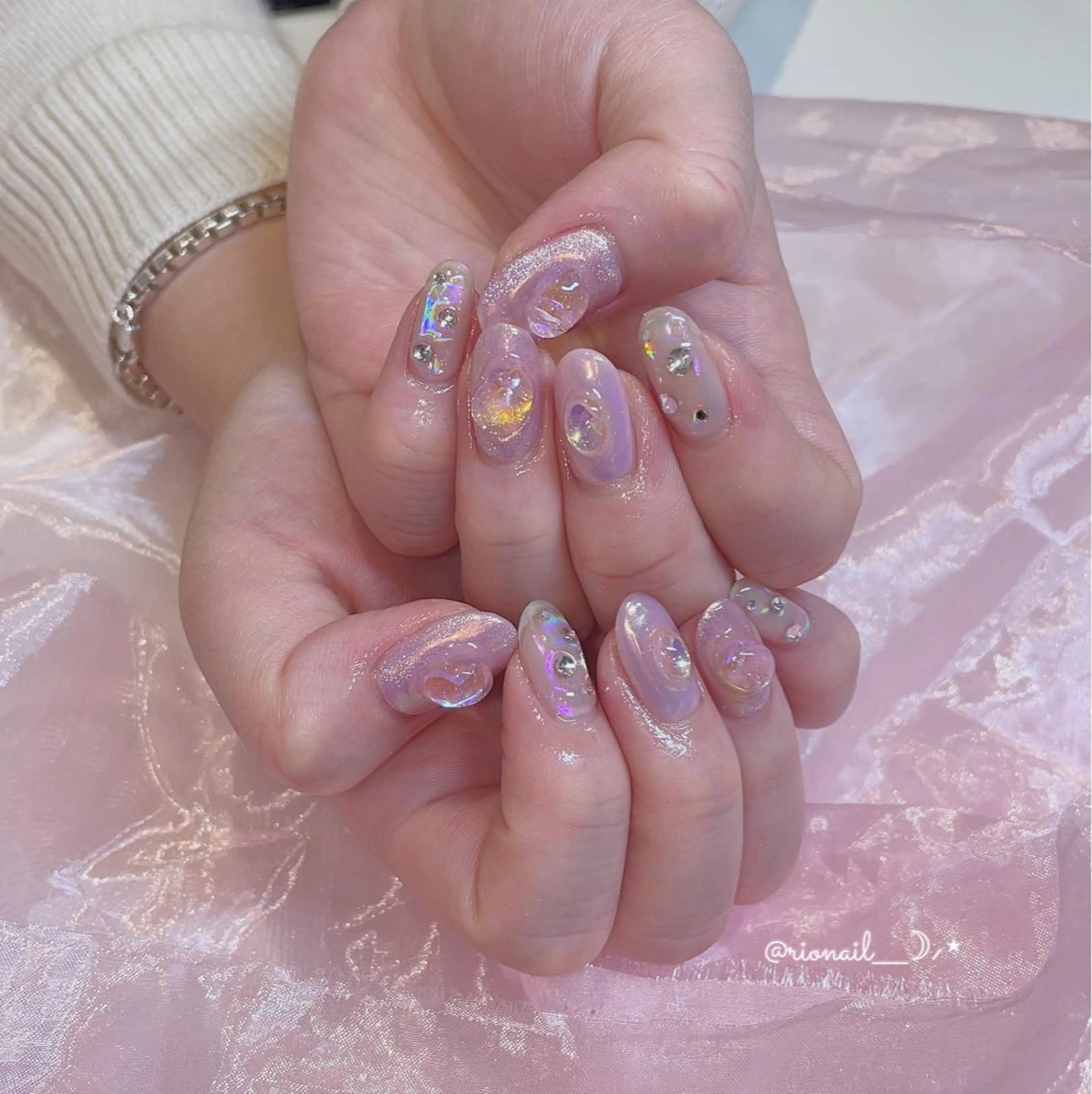 ネイル アートネイル 𝘙𝘪𝘰𝘯𝘢 ...🕯🤍のネイルデザイン