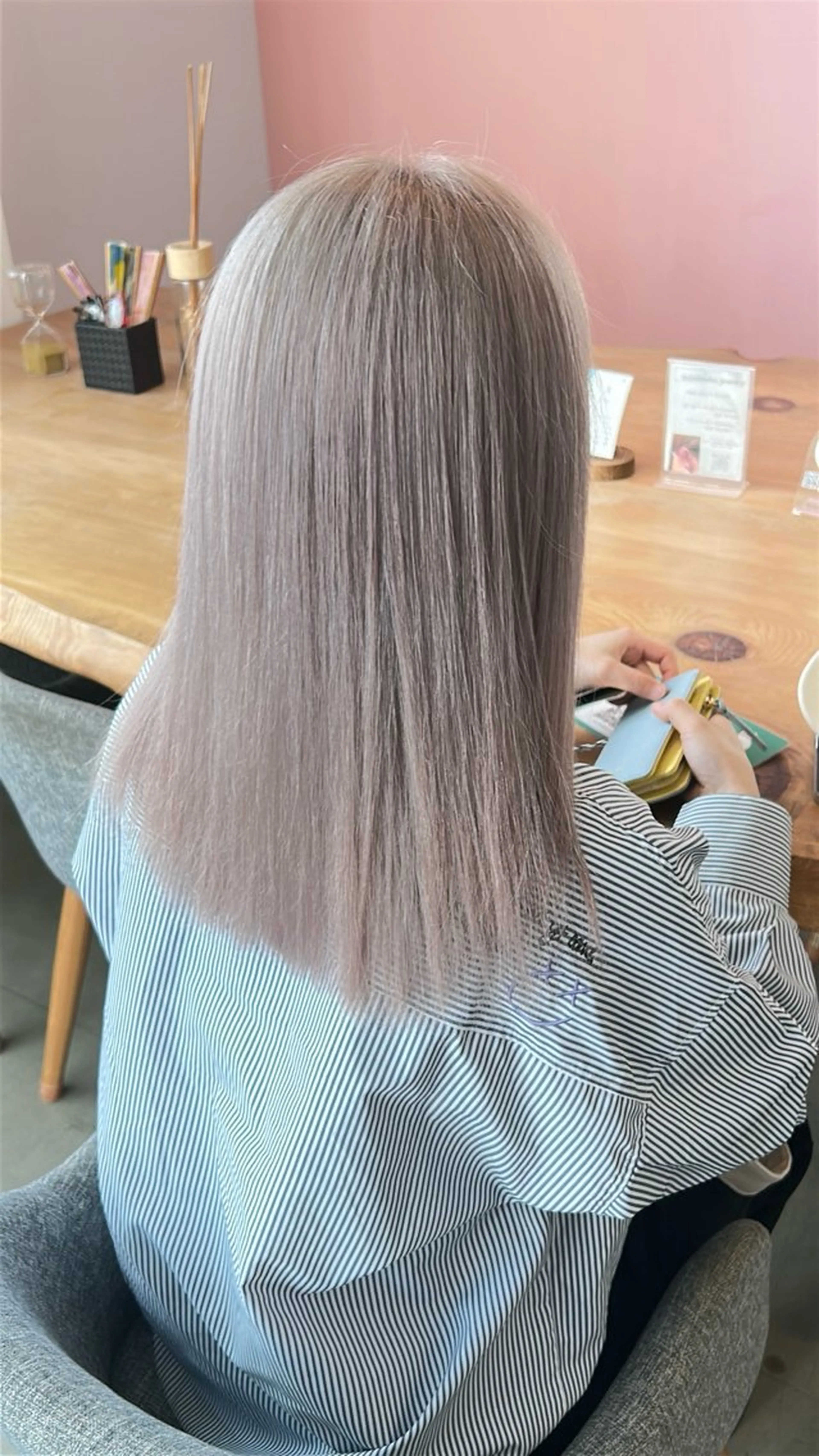 ミディアム カット ヘアカラー ハイトーン/韓国ヘア /艶髪  CHIYOのヘアスタイル