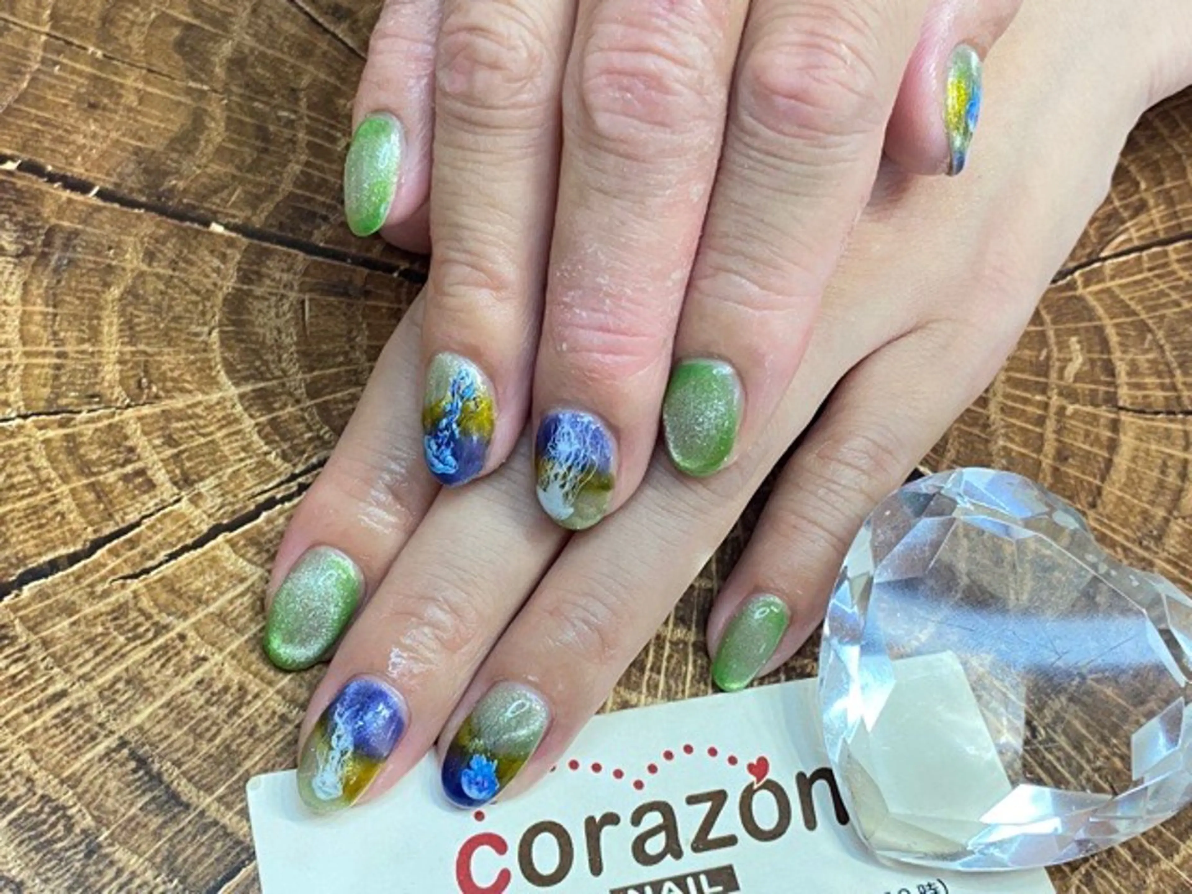 ネイル アートネイル ブルー ゴールド グリーン マグネットネイル corazon所属・ネイリスト aicoのネイルデザイン