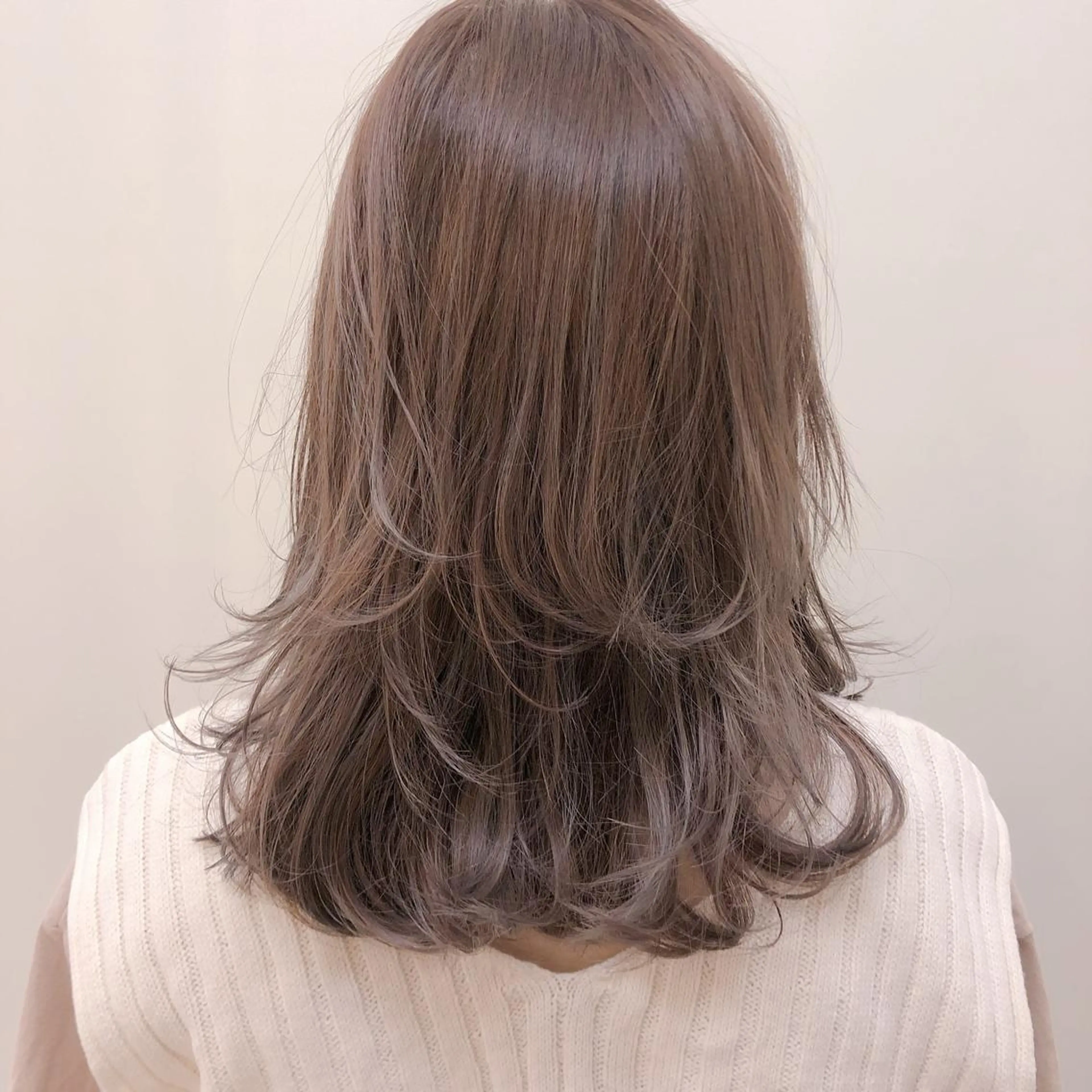 セミロング ハイライト 切りっぱなしボブ ソノキユウカのヘアスタイル