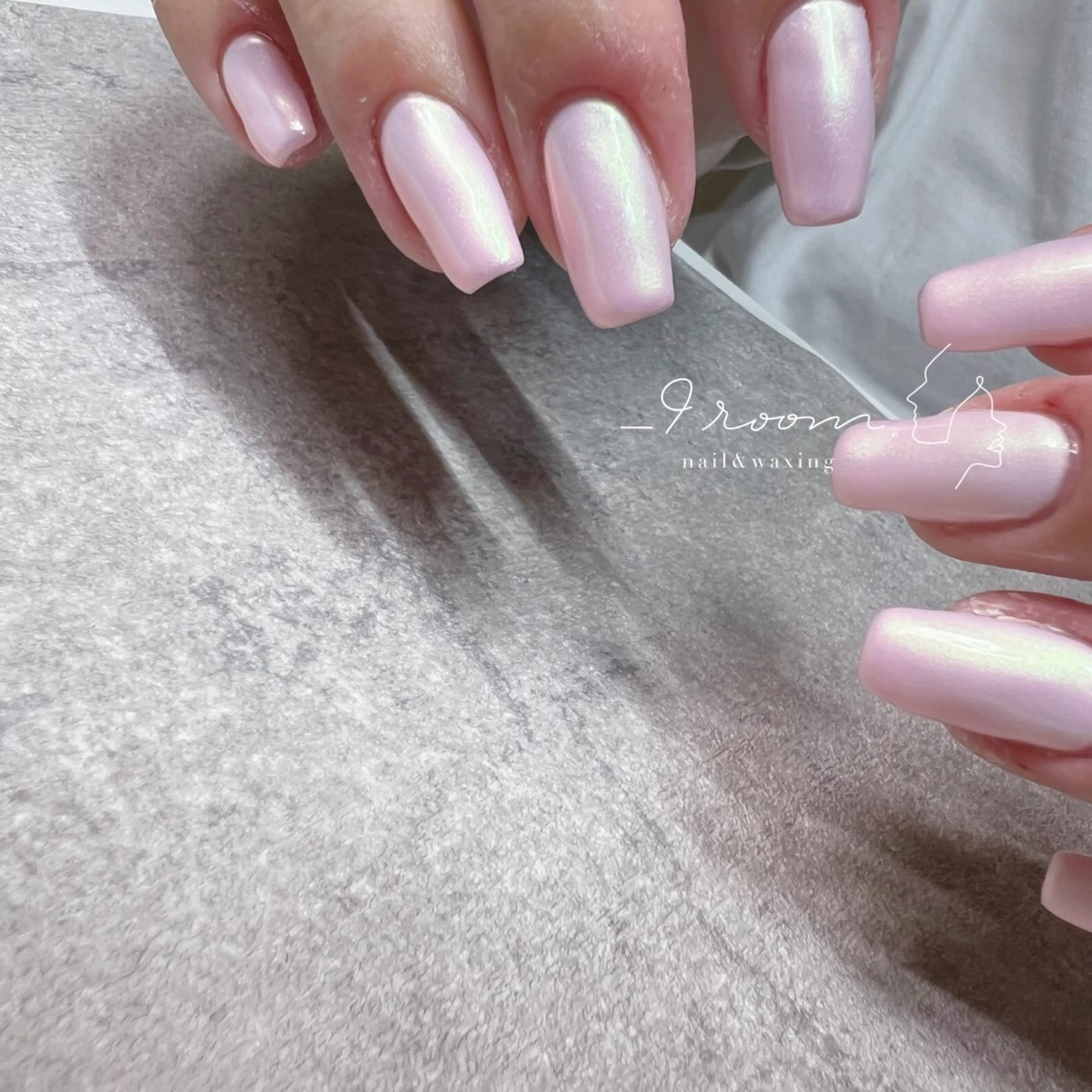 ネイル オーロラネイル オフィスネイル ワンカラーネイル ピンク シンプルネイル _9 room. Yoshimiのネイルデザイン