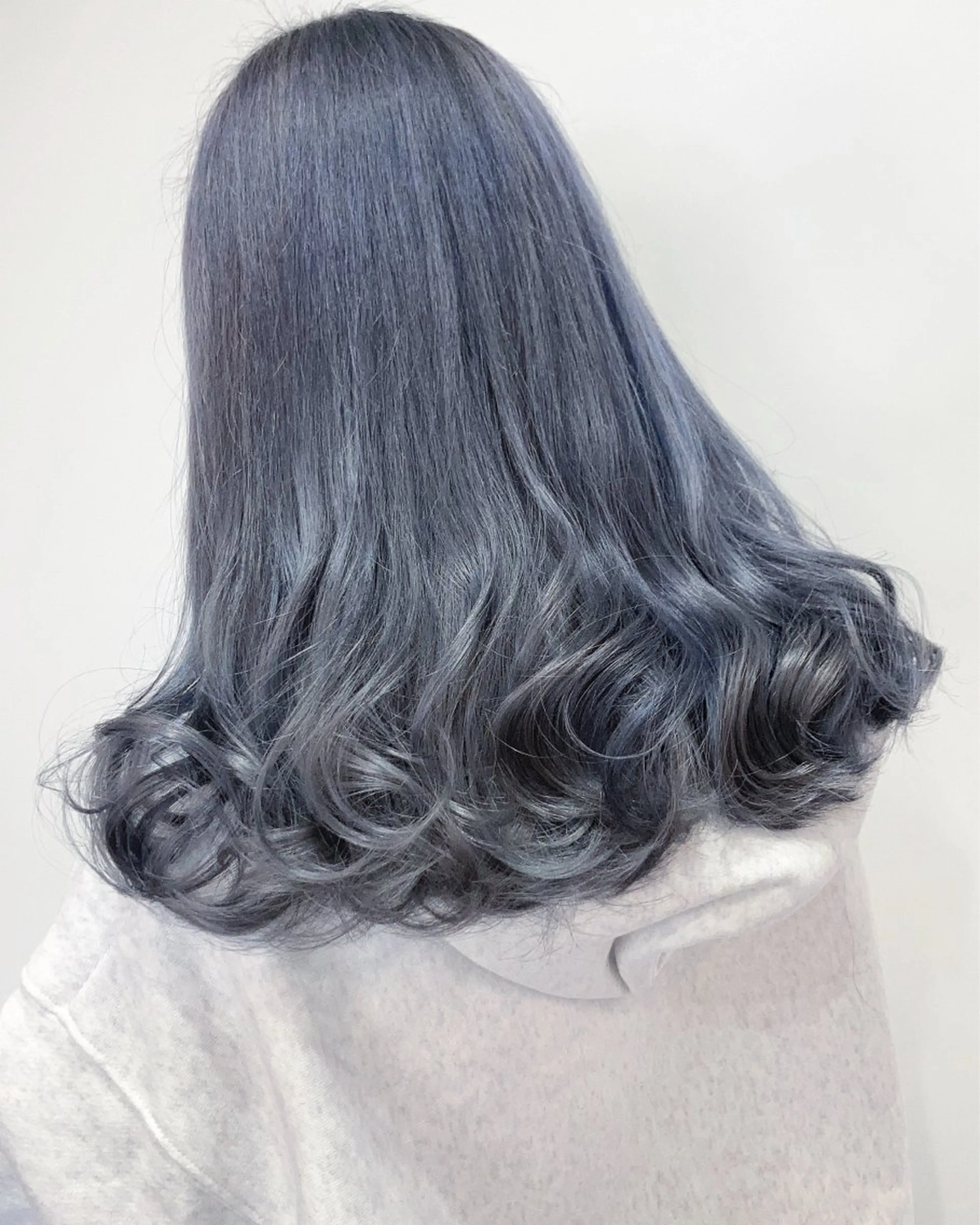 セミロング カラー ブリーチ ブルーカラー ブルーパープル パープルカラー 山本 将史のヘアスタイル