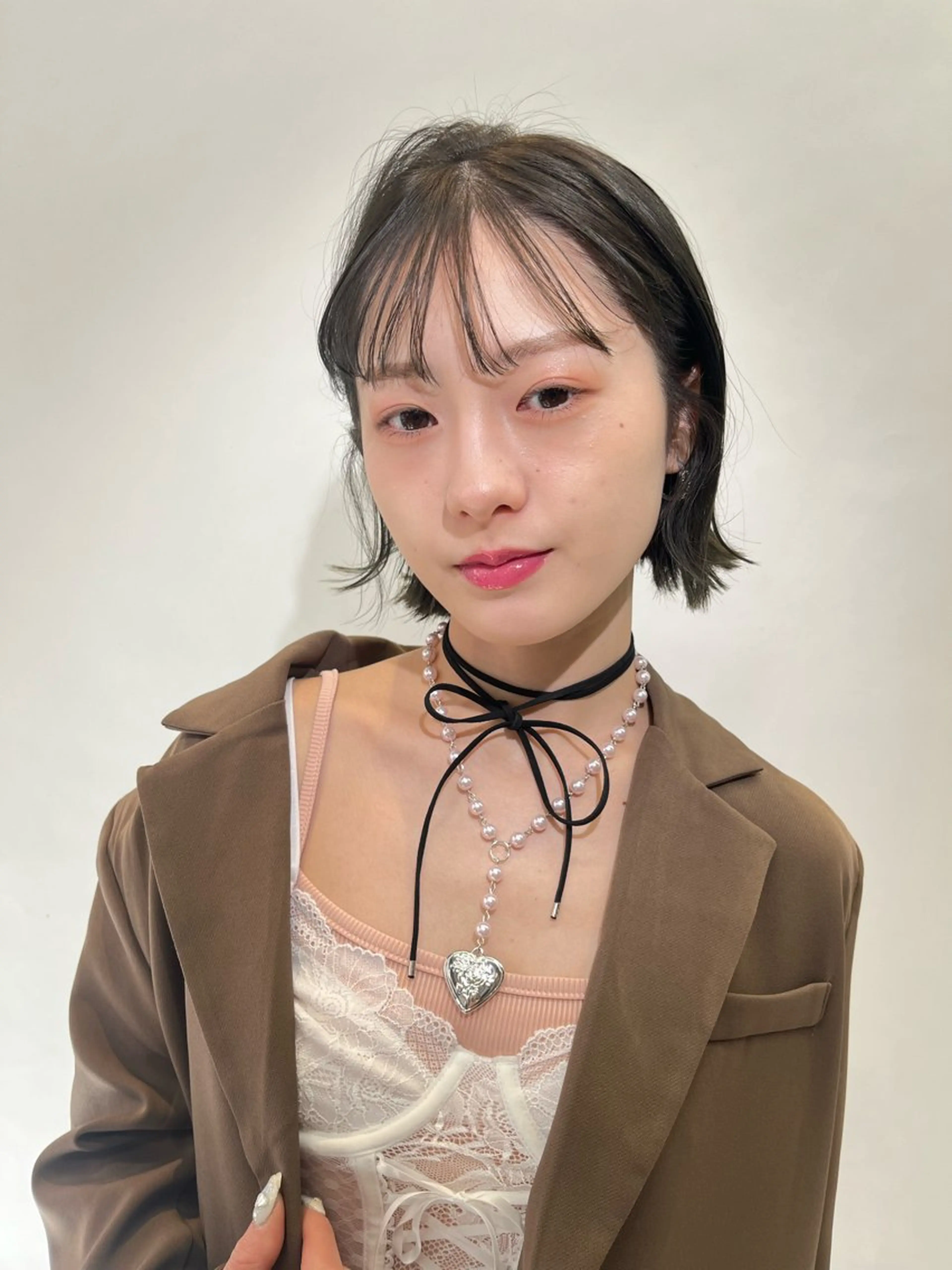 ミディアム ヘアカラー カコ/レイヤーカット ヘアアレンジのヘアスタイル