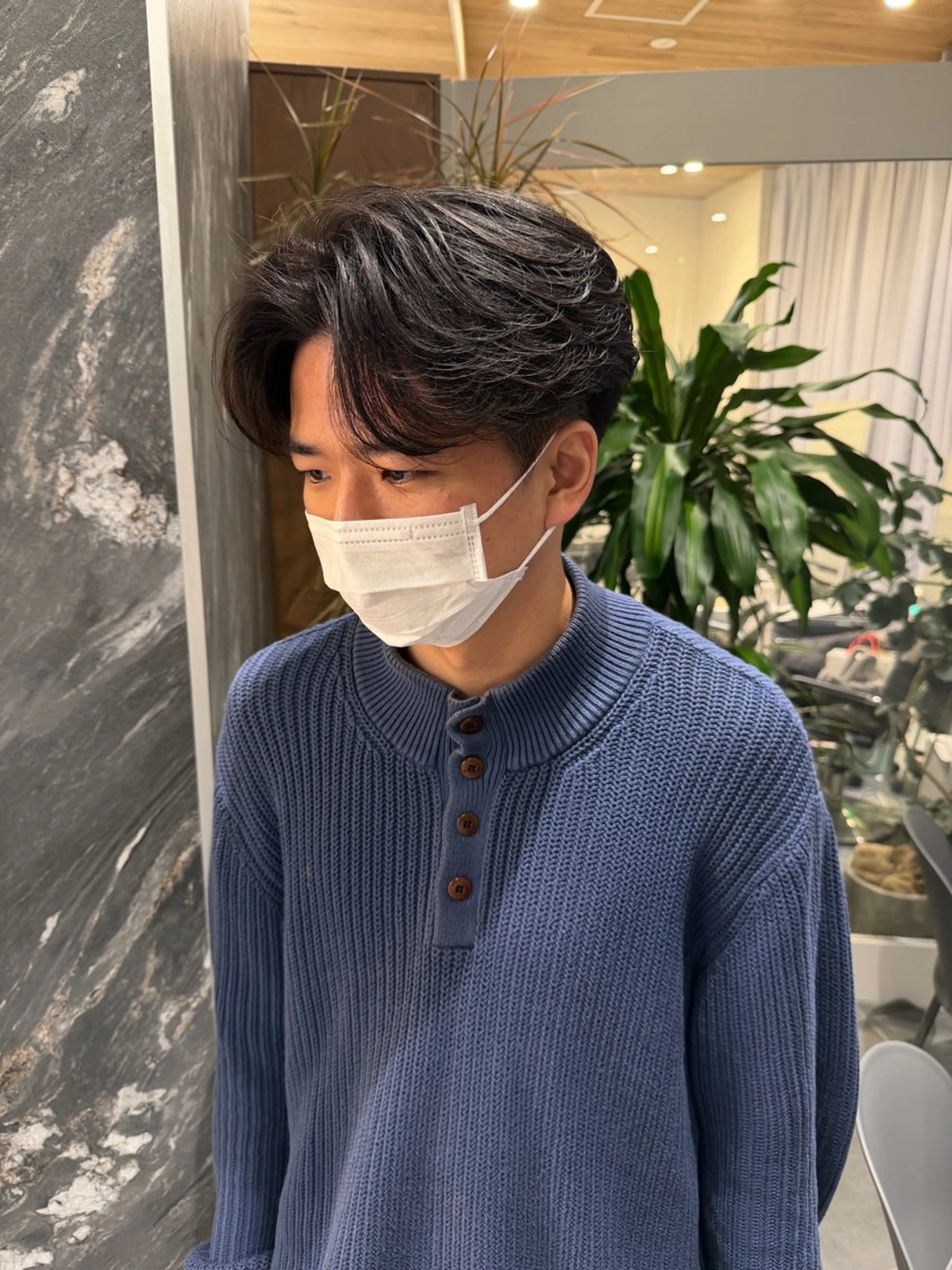 ミディアム パーマ メンズ ミディアムパーマ センターパート メンズパーマ ニュアンスパーマ カット パーマ SALOWIN 原宿 iori所属・🌟原宿指名No.1 センターパート⭐️のヘアスタイル