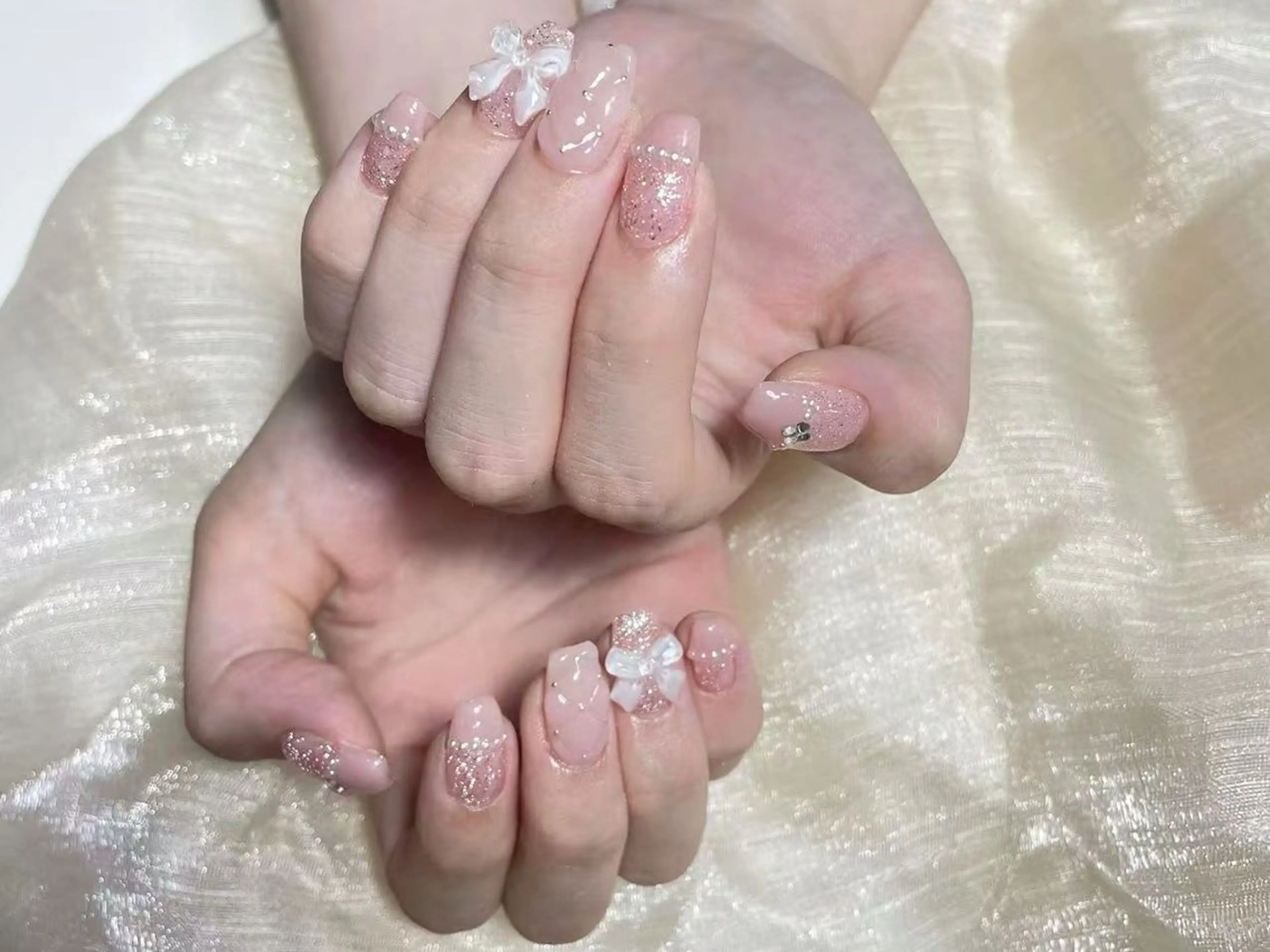 ネイル オーロラネイル チークネイル フレンチネイル ジェルネイル ガラスフレンチ ハンドネイル Nail Jolie所属・Nail Jolieのネイルデザイン