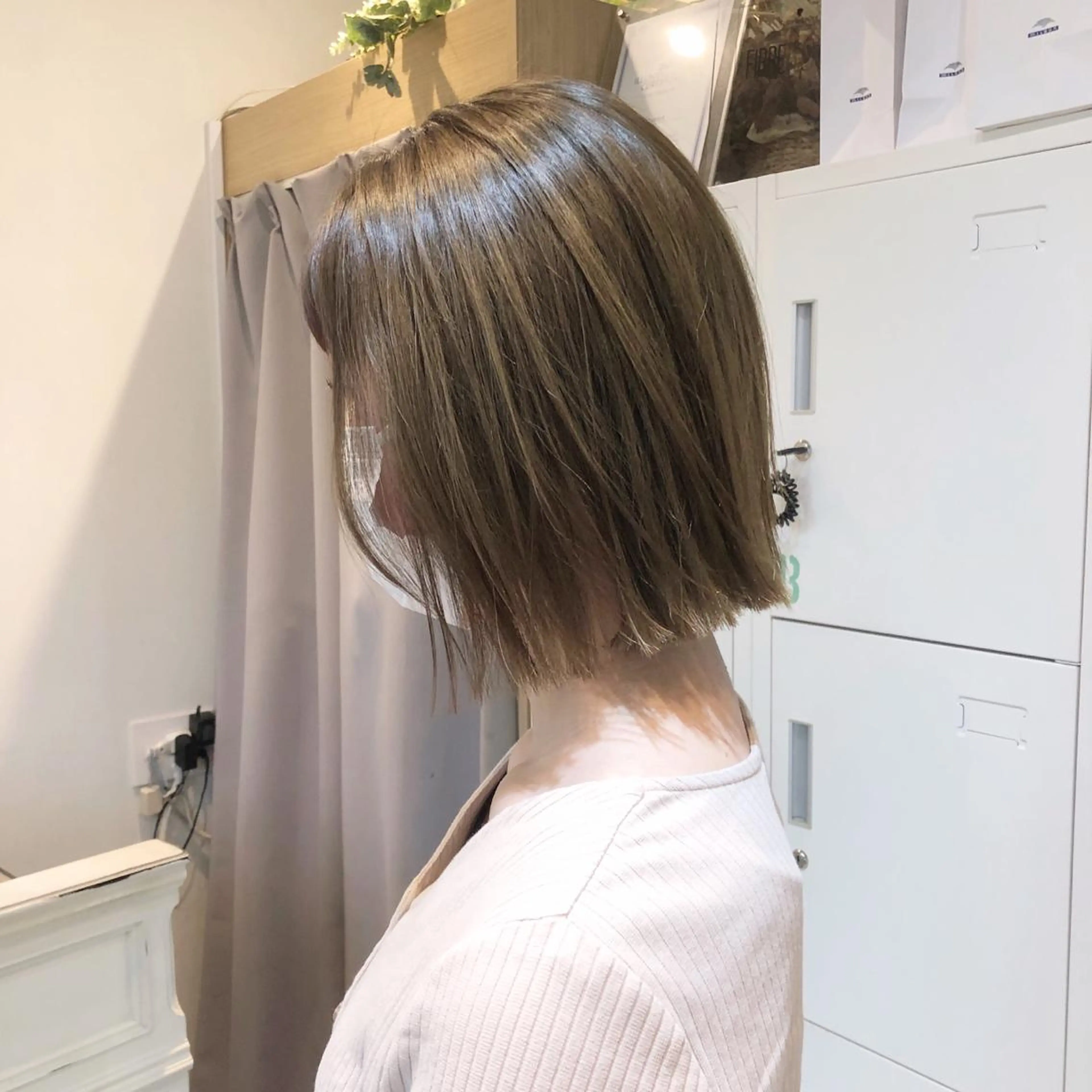 ミディアム カット ヘアカラー トリートメント ＨＩ ROのヘアスタイル