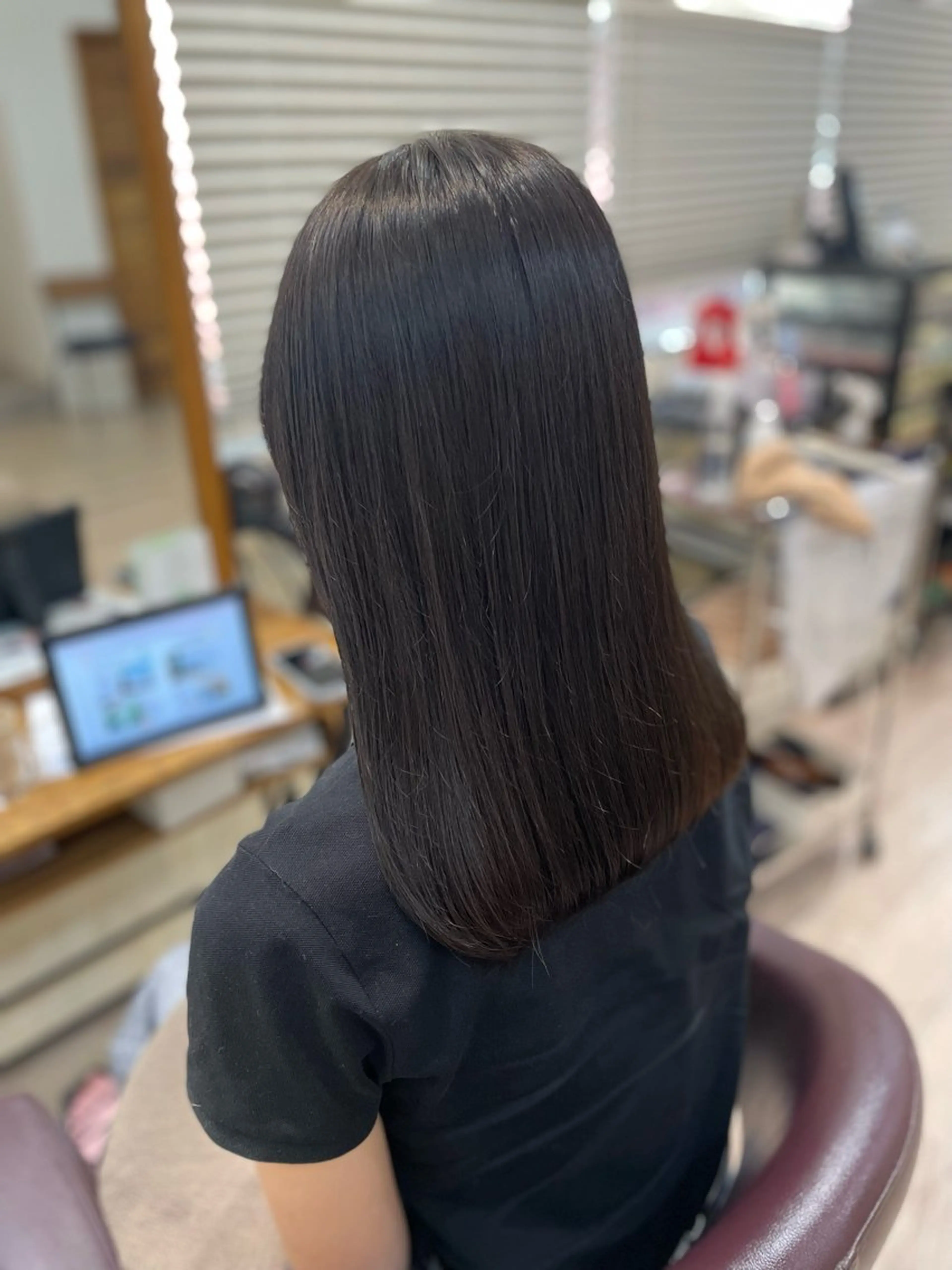 ミディアム 茅野 あゆ美のヘアスタイル