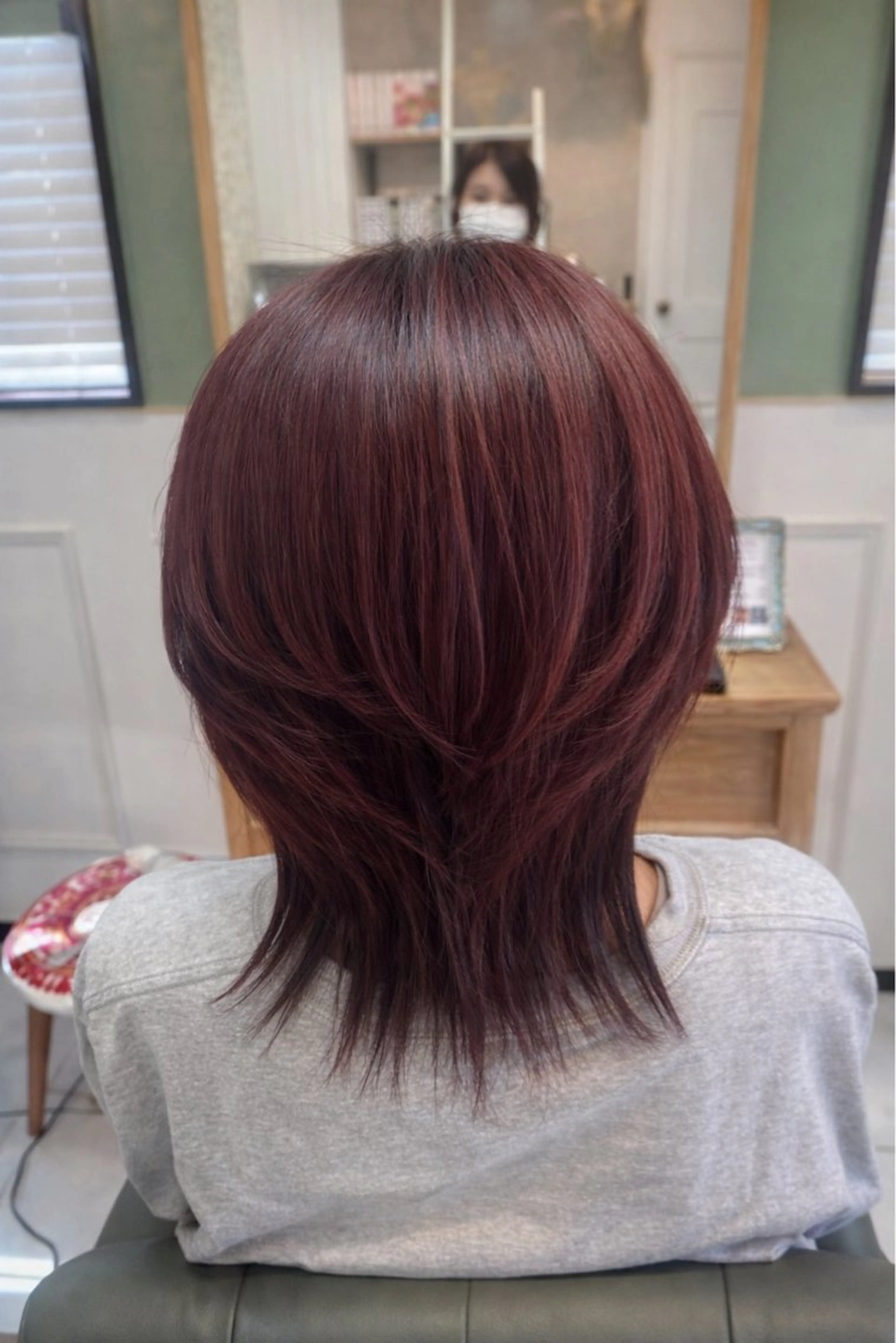 ミディアム カラー ウルフカット private salon   Cerisette（スリゼット）所属・山﨑 由香のヘアスタイル