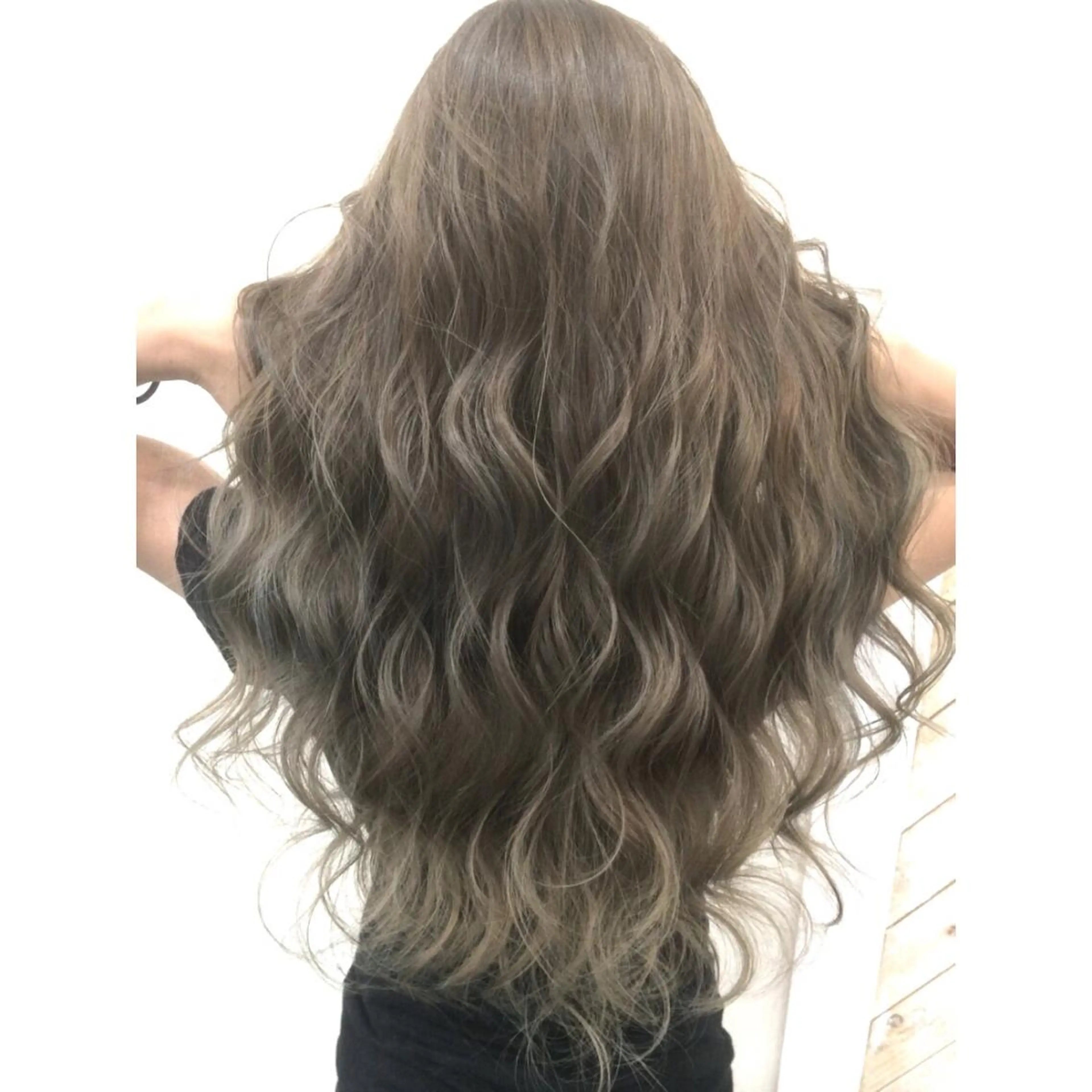 ロング カラー バレイヤージュ レイヤーカット 井上 一平のヘアスタイル