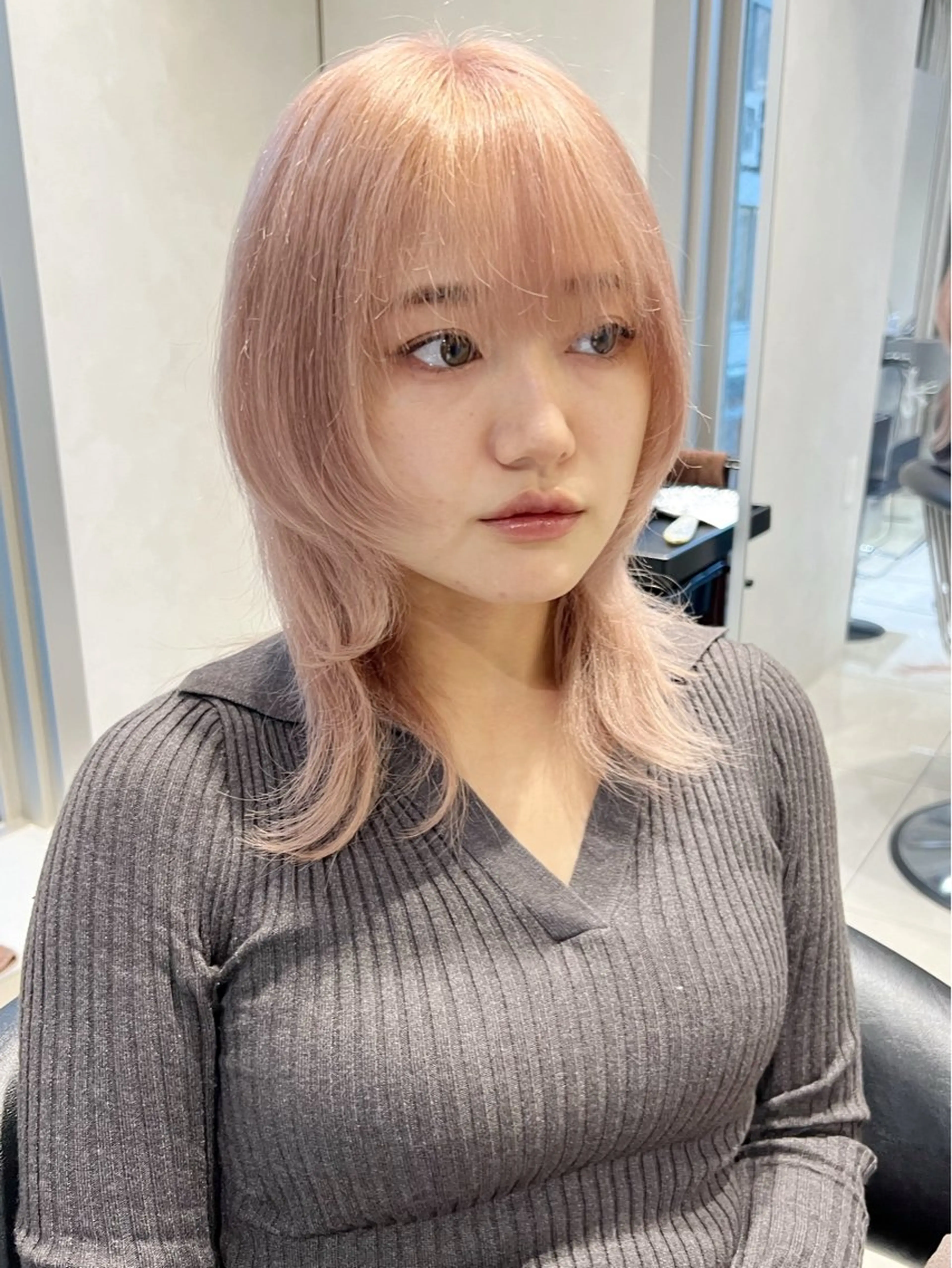 ミディアム カラー ベージュカラー ピンクカラー ピンクベージュ ウルフカット カット ヘアカラー ロングウルフ🤍渋谷 🤍Mizukiのヘアスタイル