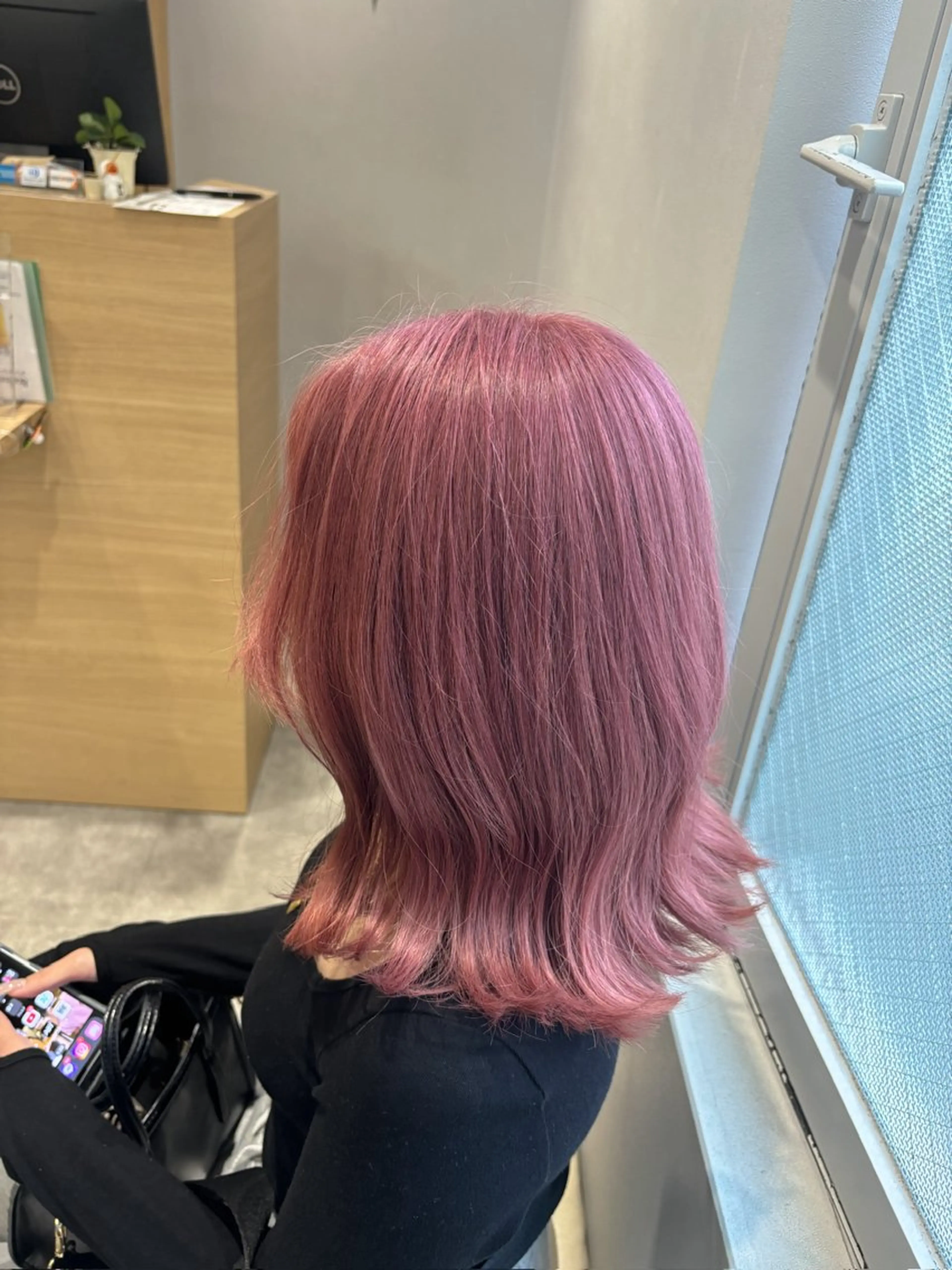 ミディアム 服部 真希のヘアスタイル