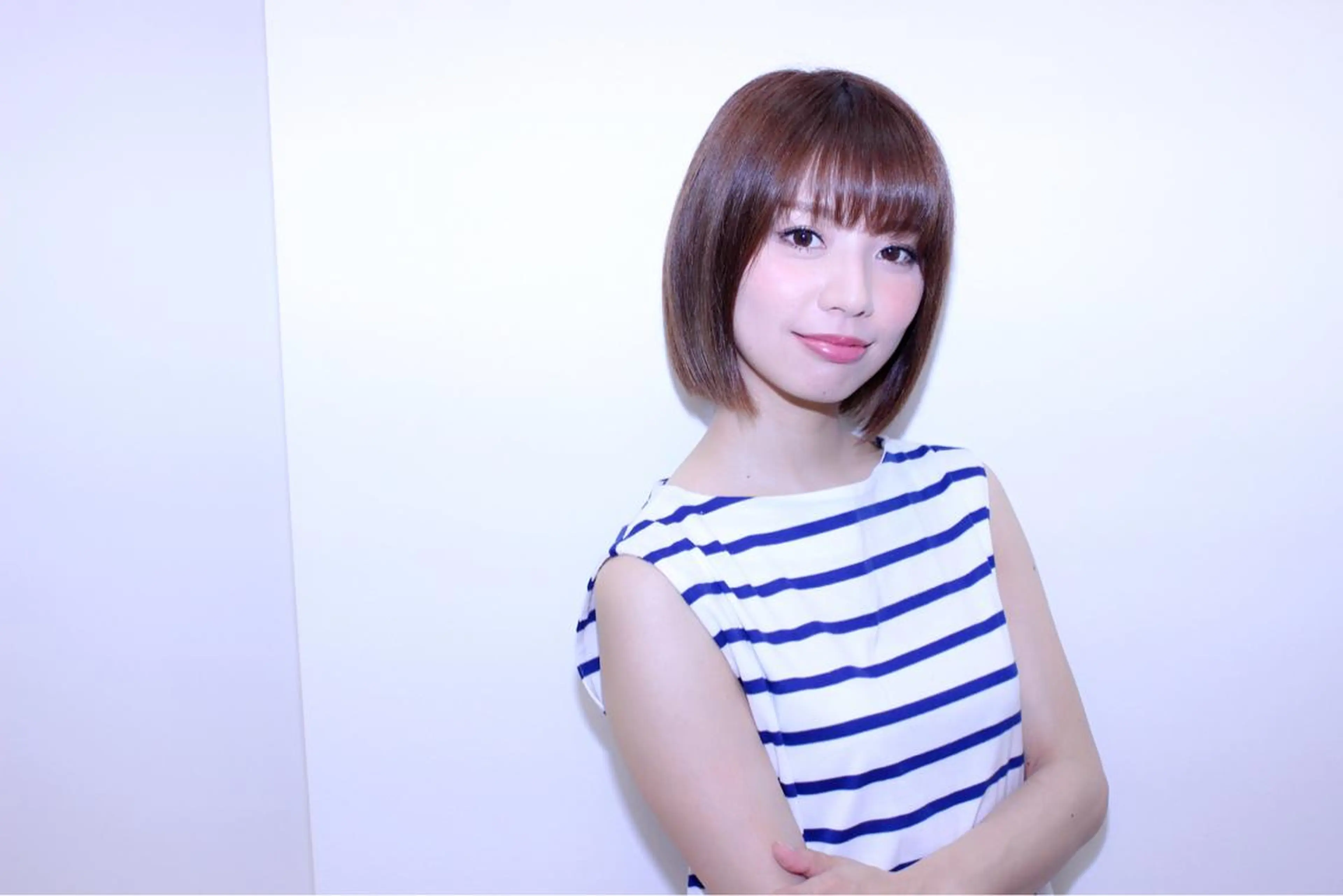 ショート カラー パーマ 黒髪 ボブ 斜めバング 似合わせカット ショートヘア エイト ウメダのヘアスタイル