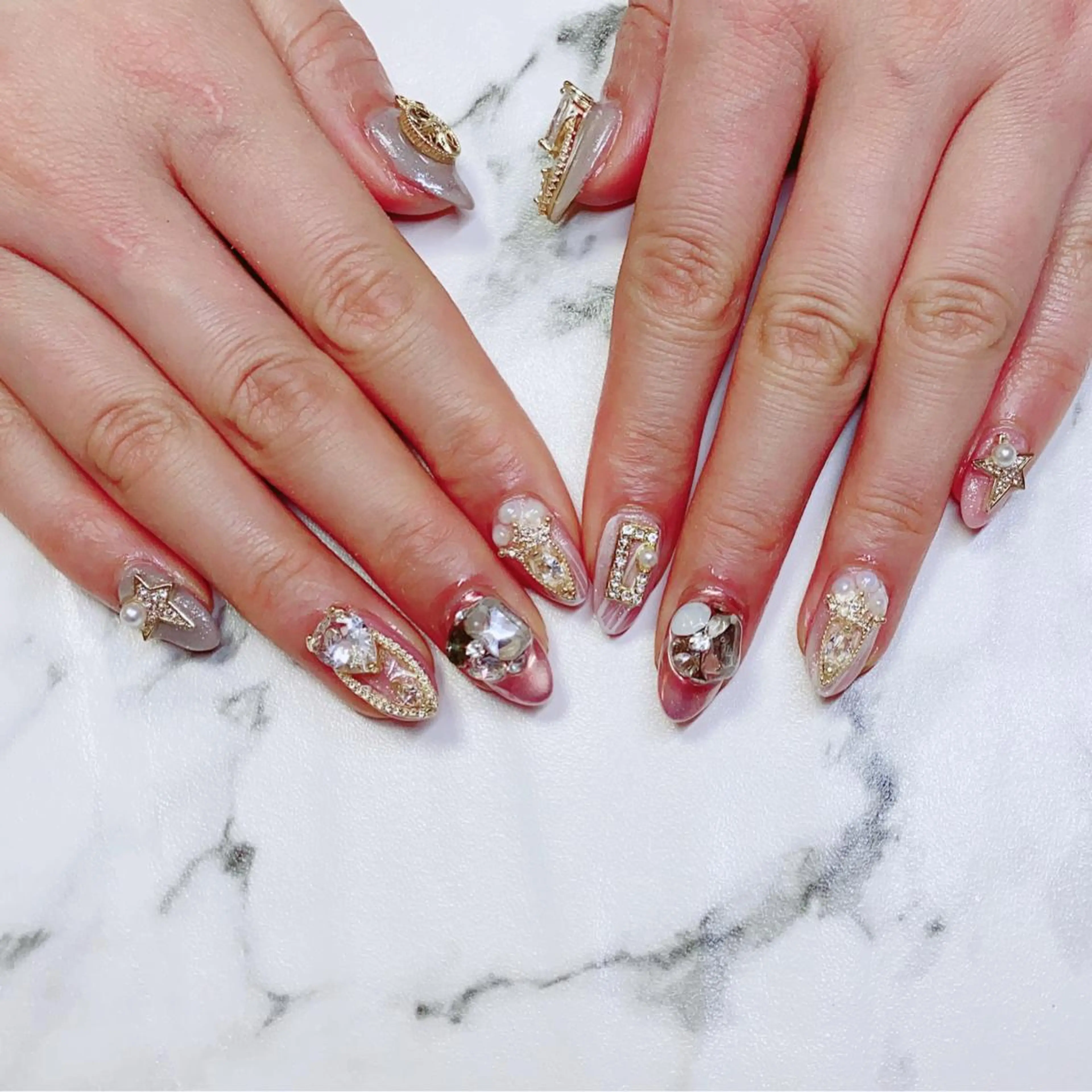 ロング カラー ネイル ピンクカラー ミラーネイル ピンク Q Free nailsのネイルデザイン