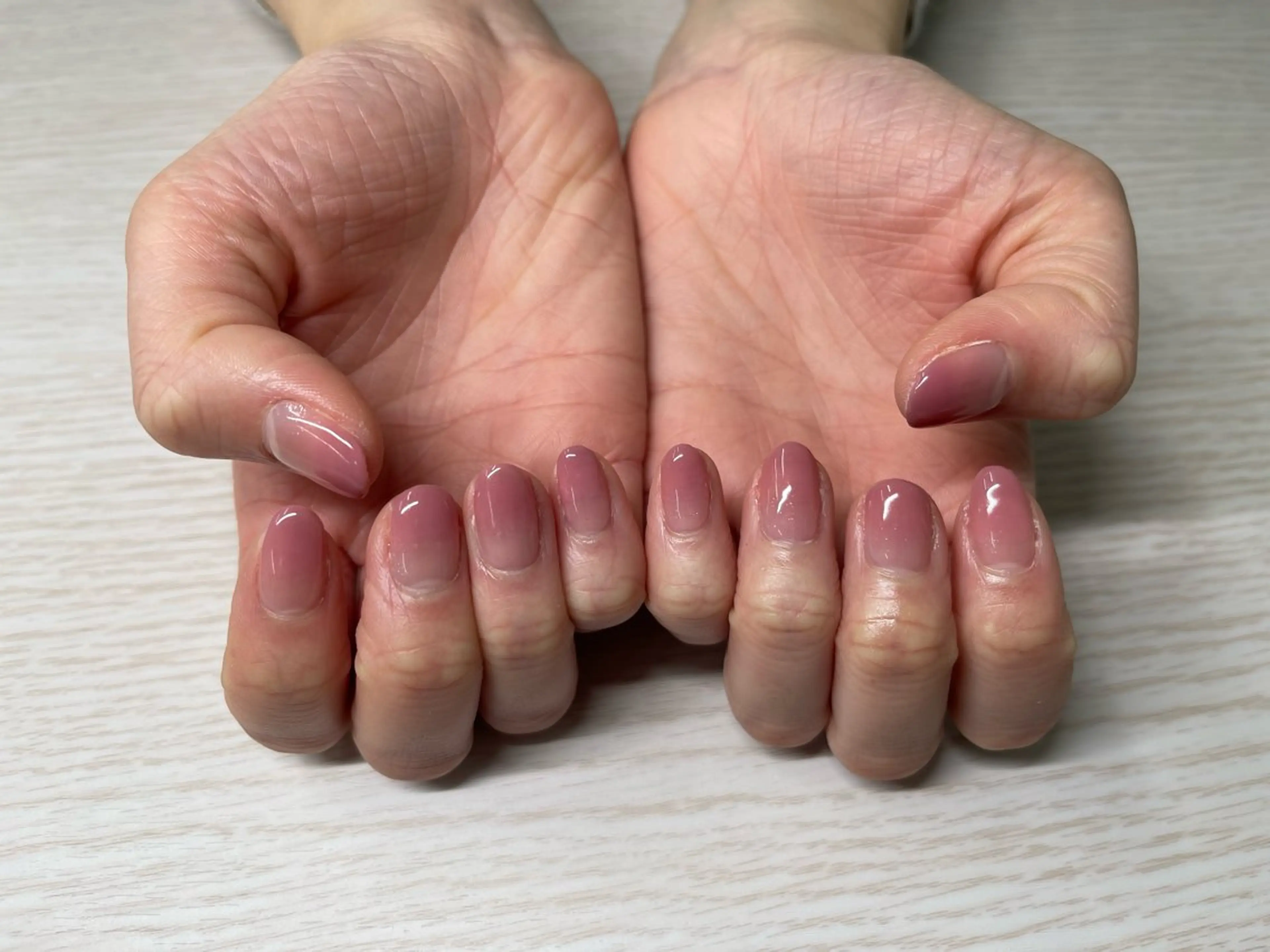 ネイル グラデーション ピンク 内堀 優妃のネイルデザイン