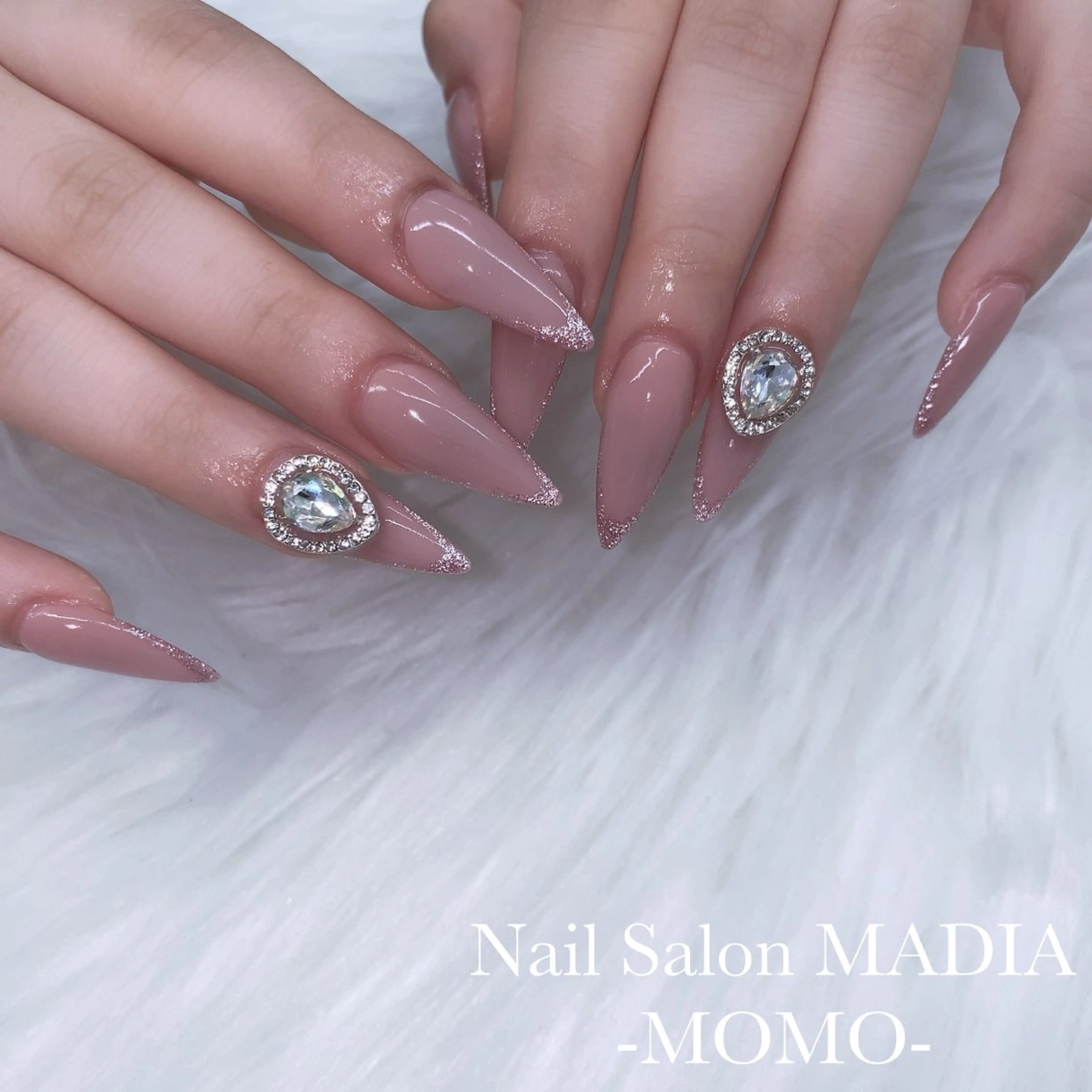 ネイル MADIA所属・momo .のネイルデザイン