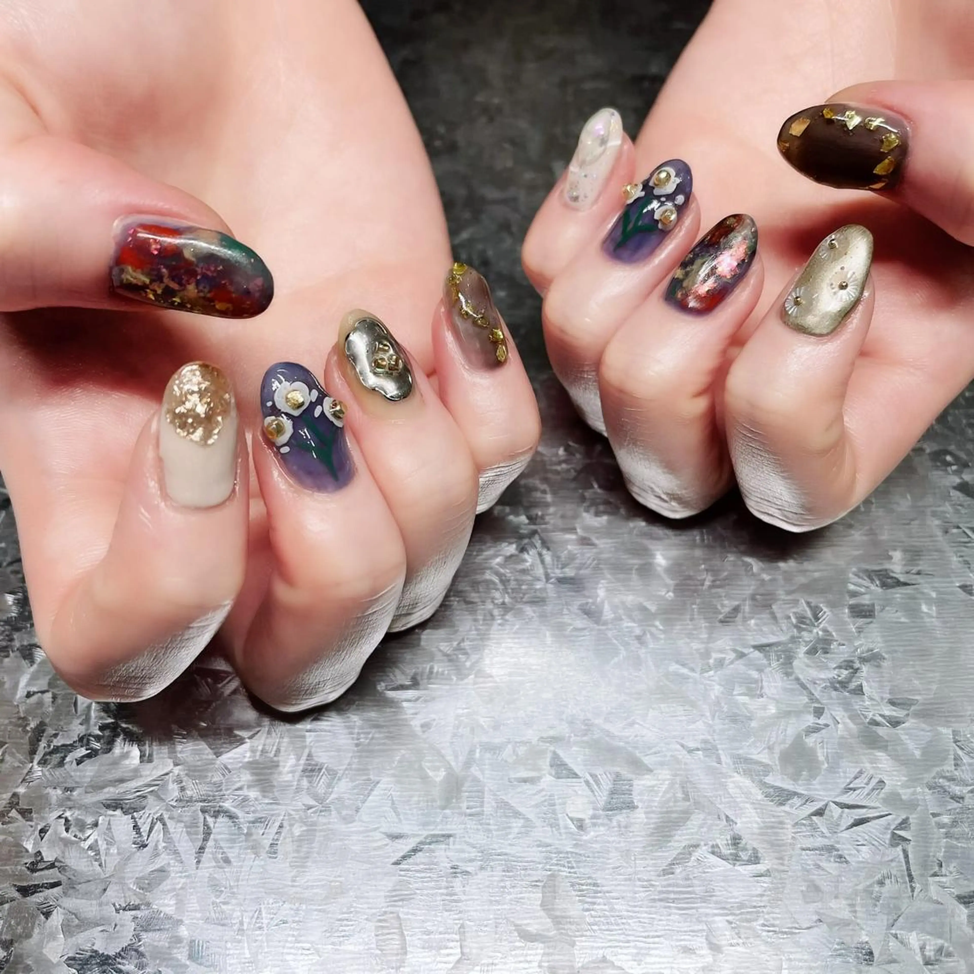 ネイル オーロラネイル 氷ネイル・うるうるネイル 韓国ネイル マグネットネイル ミラーネイル ハンドネイル VOLLMOND nailのネイルデザイン