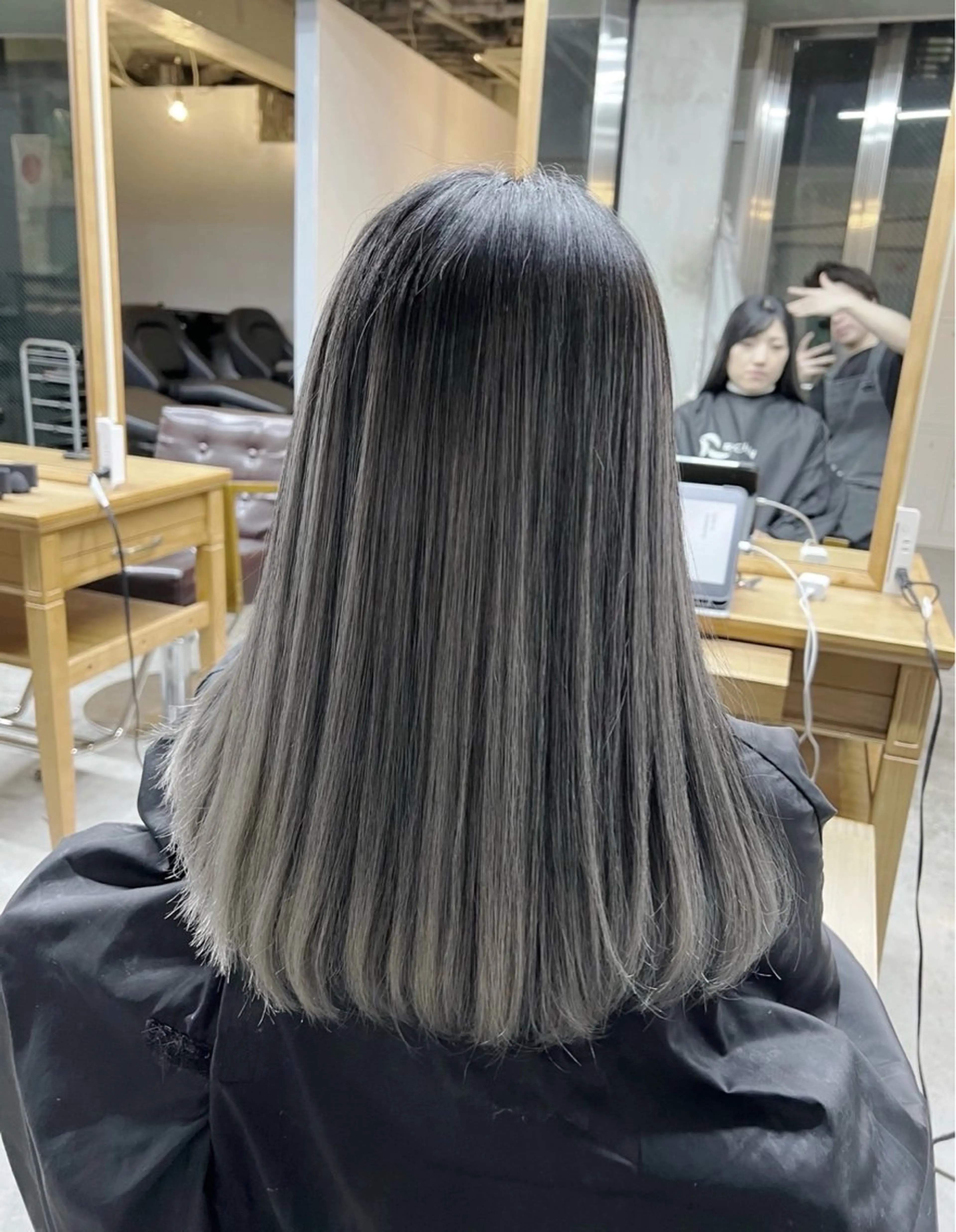 セミロング カラー バレイヤージュ レイヤーカット ヘアカラー トリートメント ROBIN所属・指名数No.1 /NAOYAのヘアスタイル