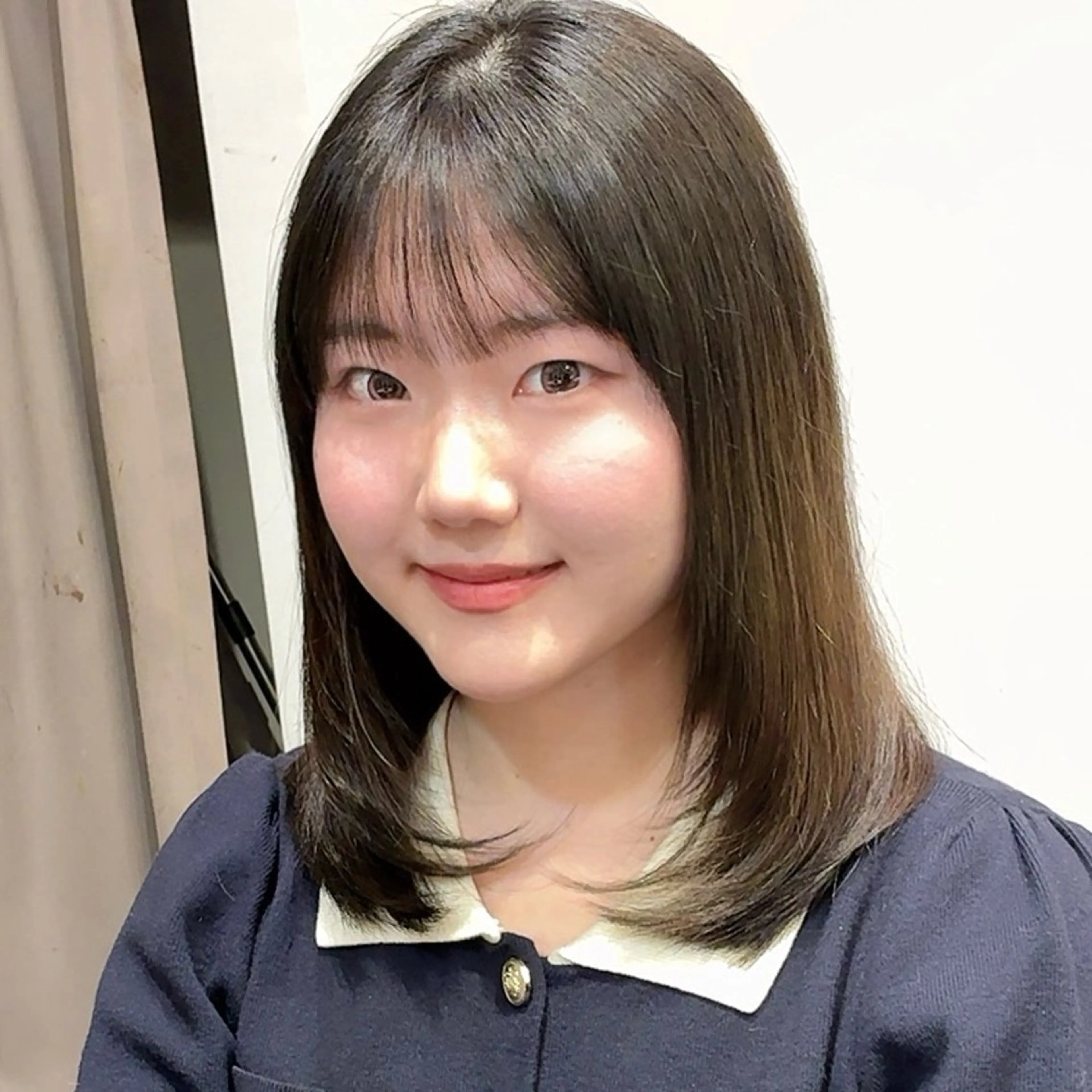 ミディアム レイヤーカット カット ヘアカラー calna 古賀 菜摘のヘアスタイル