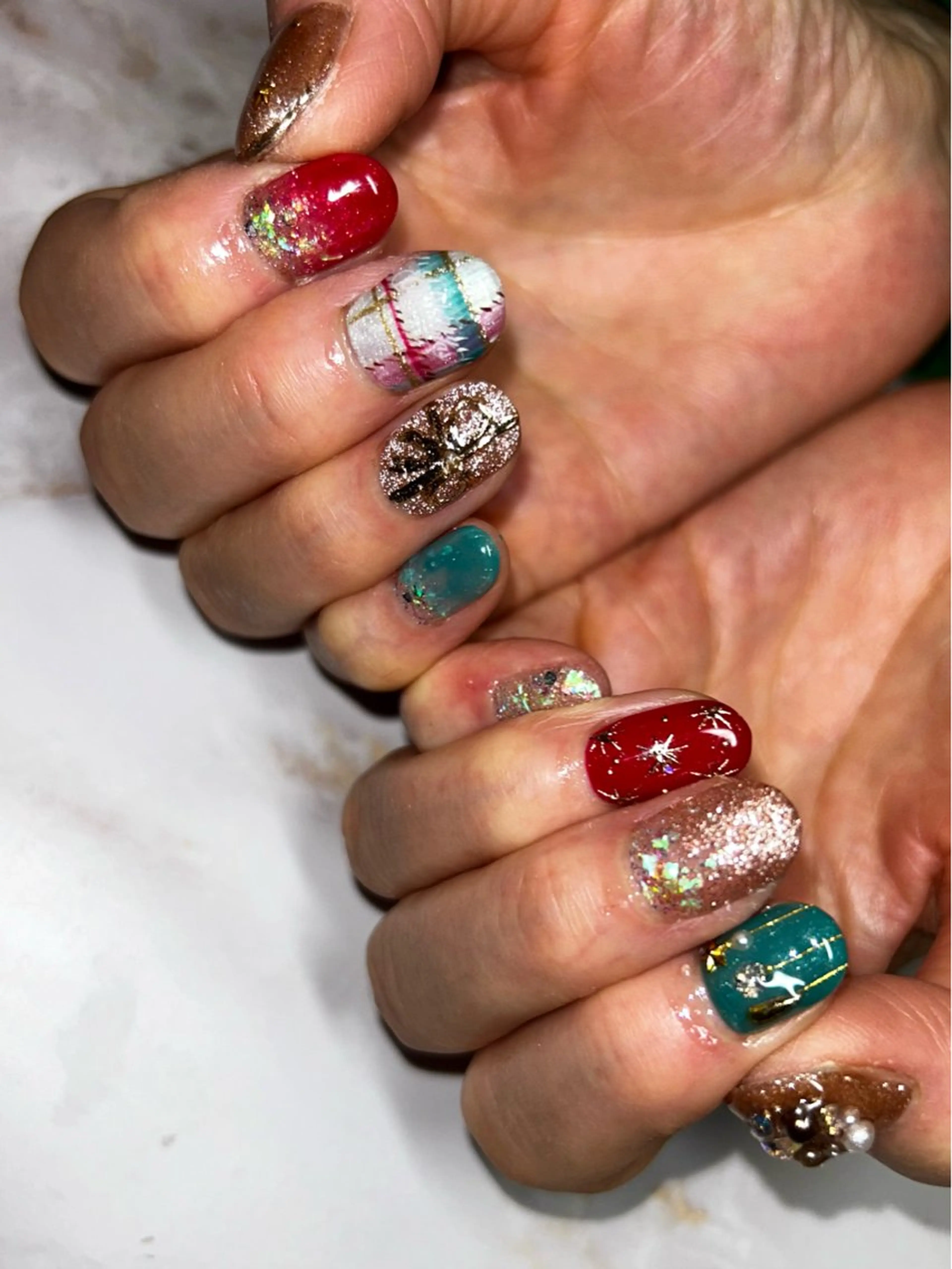 ミディアム クリスマス ハンドネイル yuko （ネイリスト）のネイルデザイン