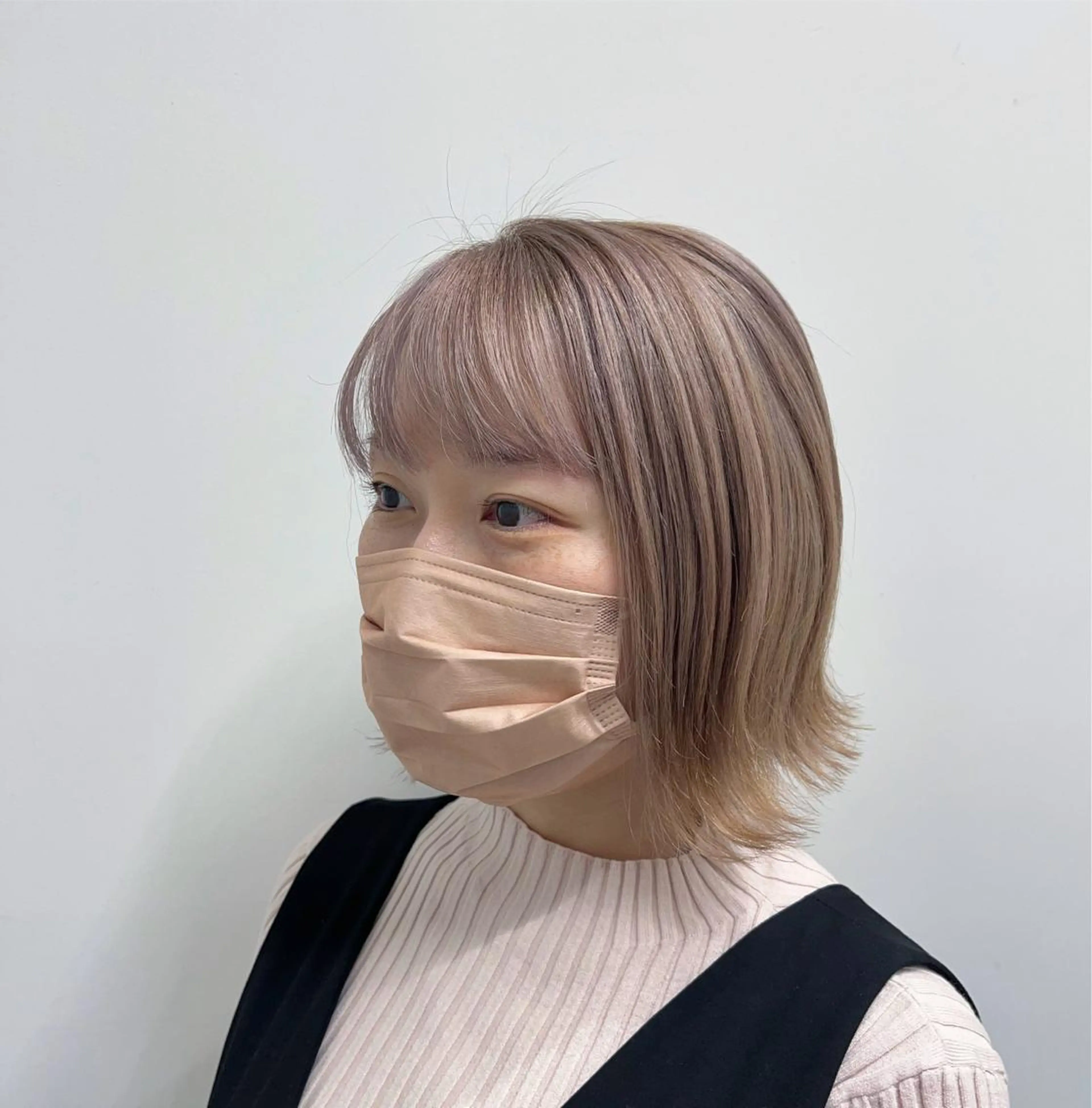 ショート カラー ベージュカラー ブリーチ ホワイトベージュ 山本 佳奈のヘアスタイル