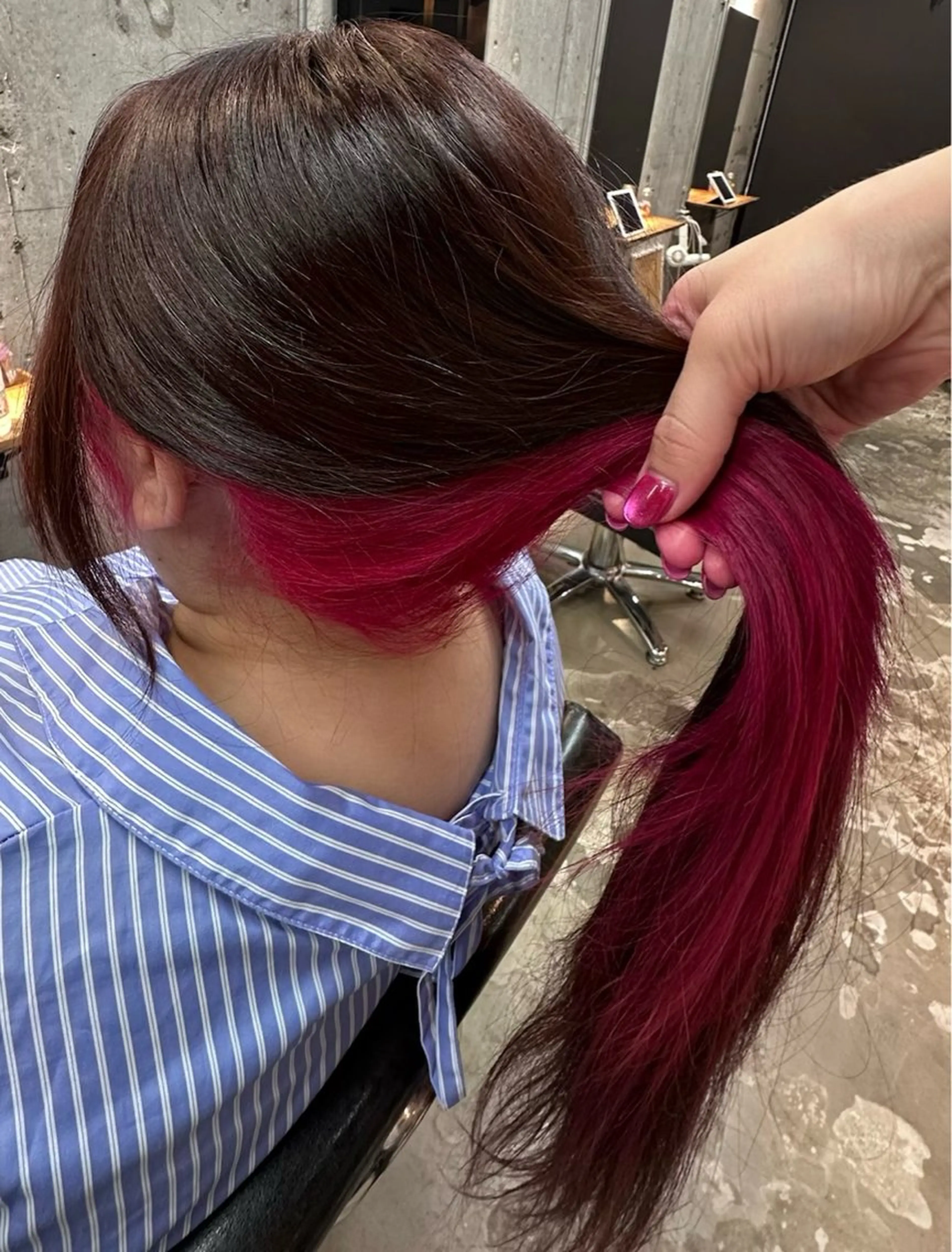 ロング ヘアカラー 穴原 優紀のヘアスタイル