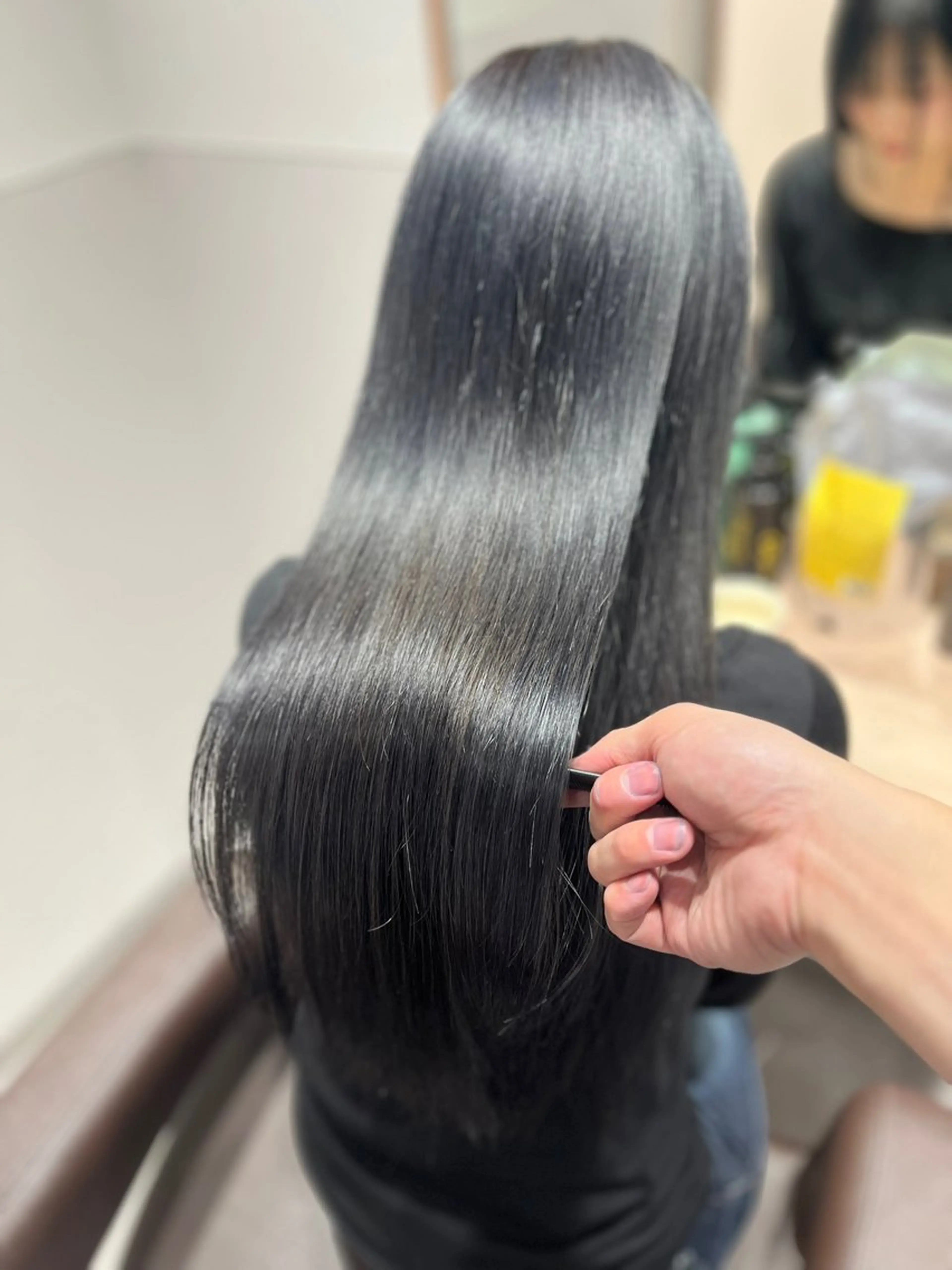 ロング カラー ダークグレー ダークグレージュ グレージュ カット ヘアカラー トリートメント SALOWIN神戸三宮店所属・【美髪を叶える】中谷 彰宏（アキ)のヘアスタイル