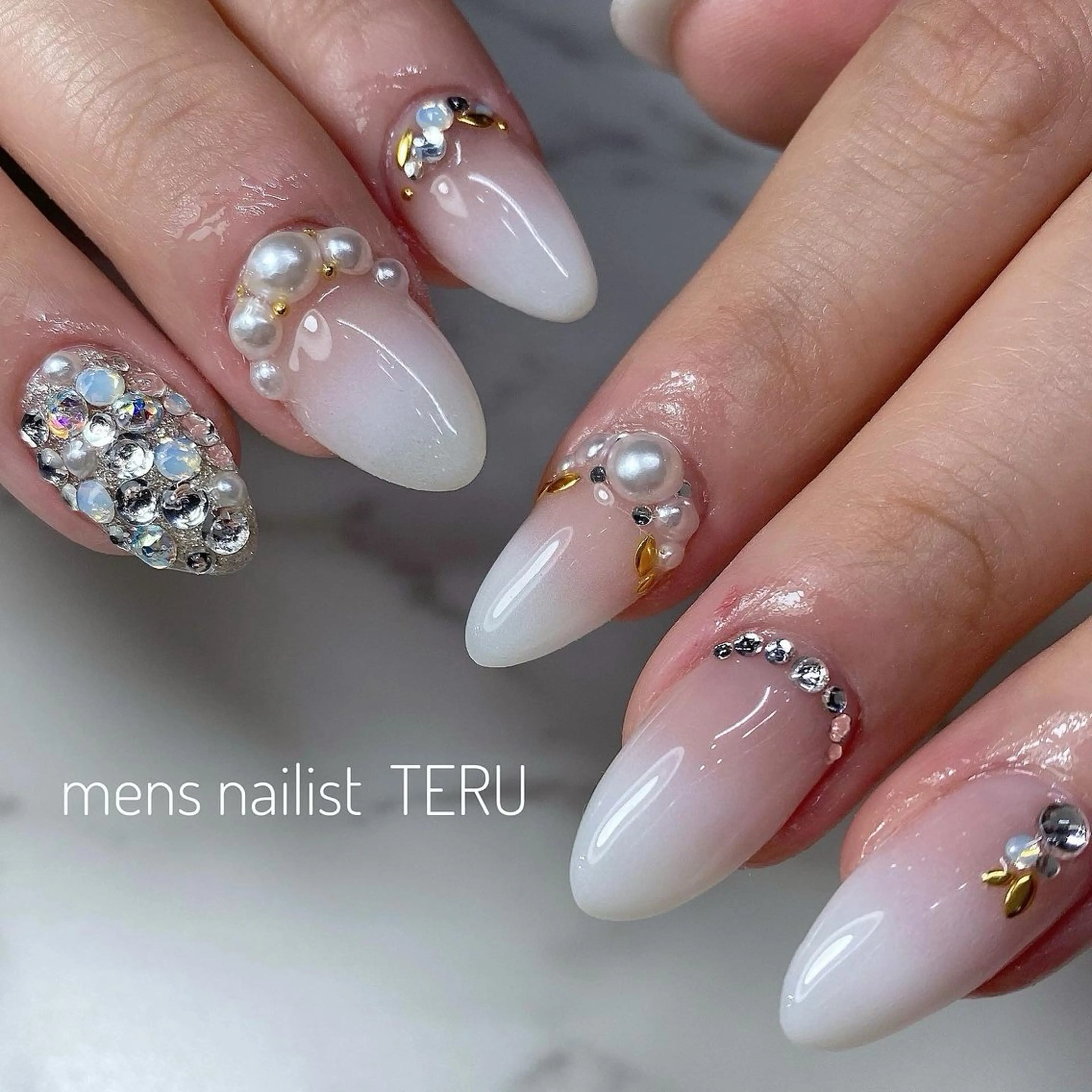 ネイル グラデーション メンズネイル ホワイト ハンドネイル nail salon ETERNAL所属・nailsalon ETERNALのネイルデザイン