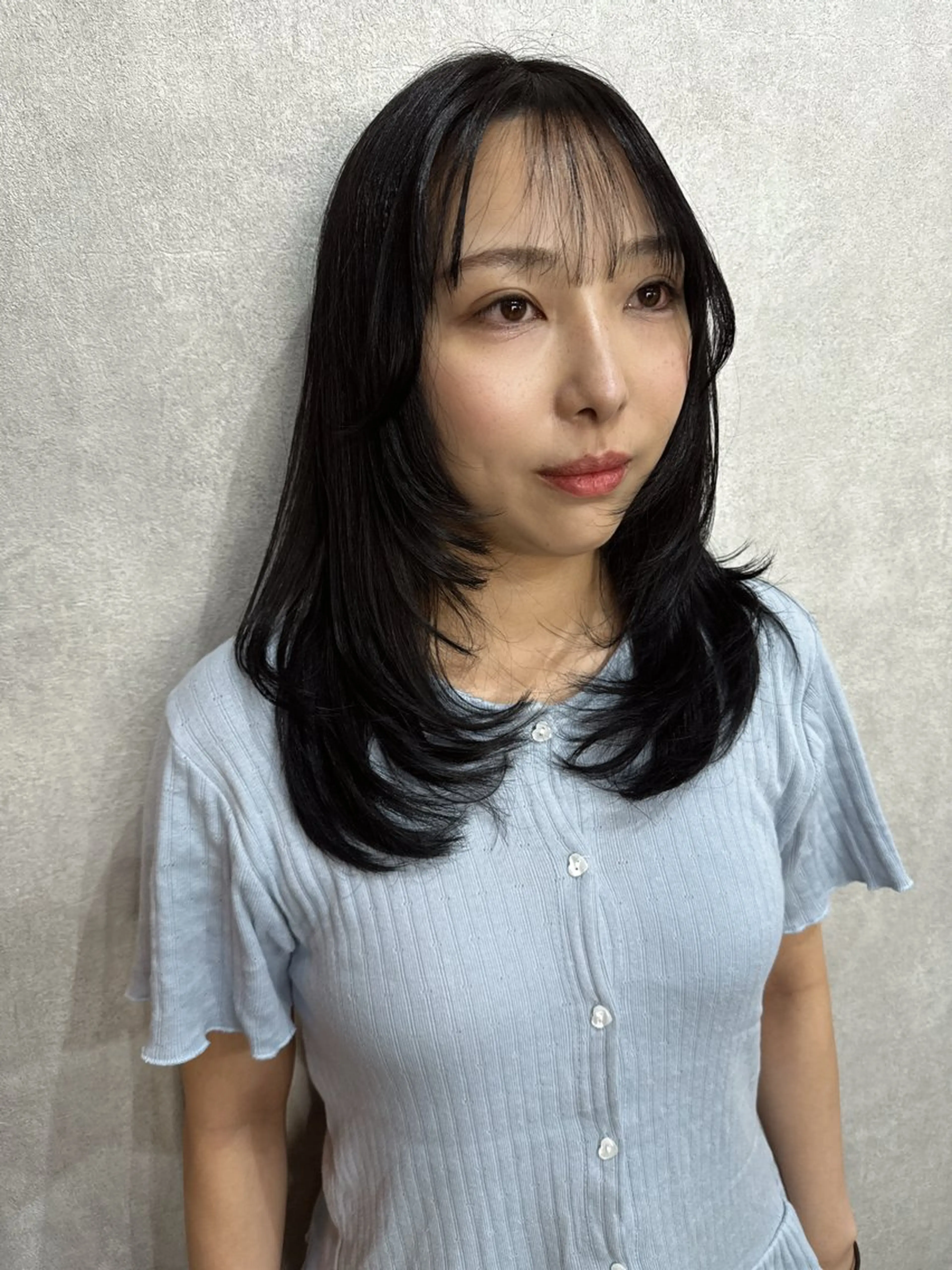 セミロング カラー 黒髪 ブルーカラー ブルーブラック レイヤーカット AIRI layer cut hairのヘアスタイル
