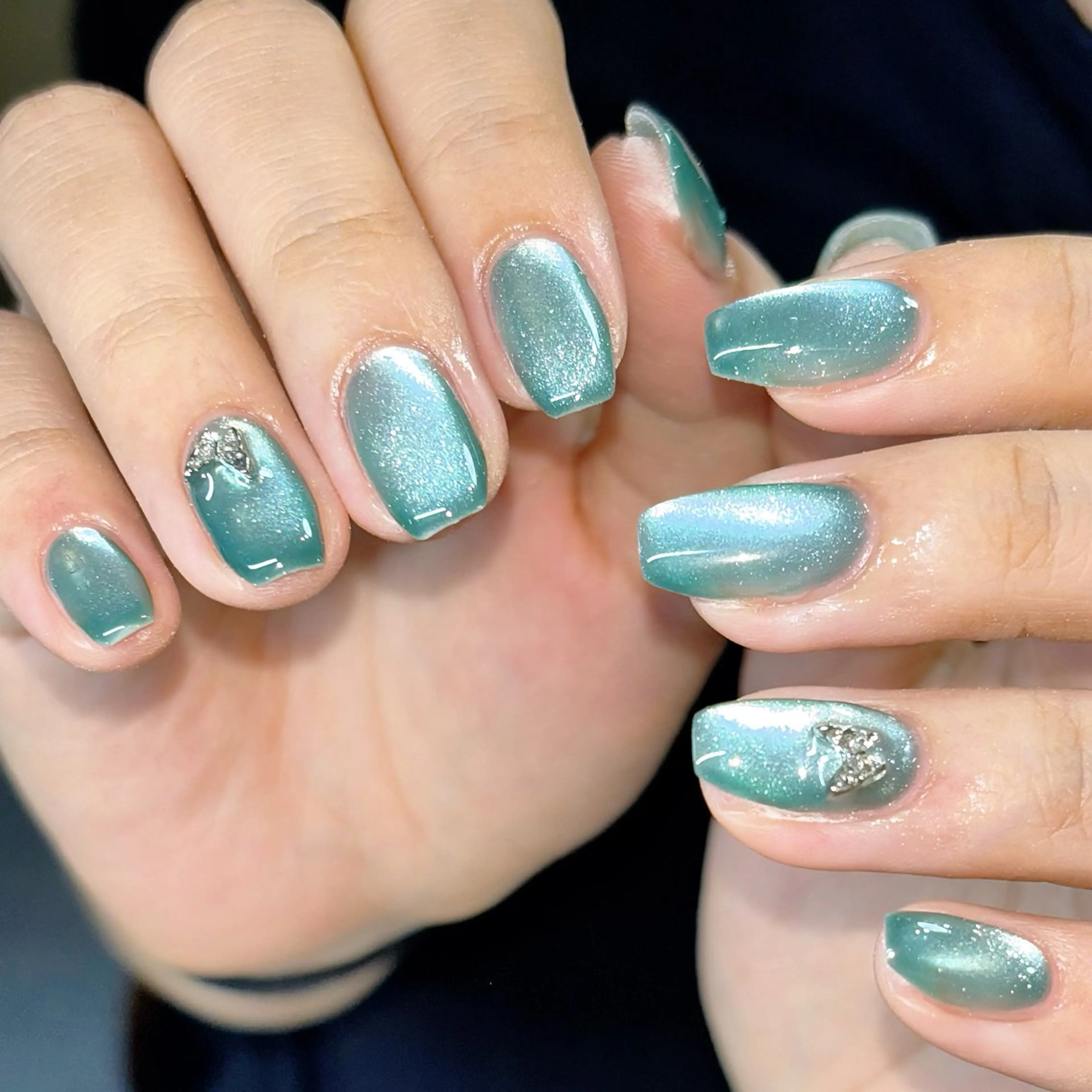 ネイル ハート マグネットネイル ミラーネイル ネイビー 赤色 ハンドネイル ハンドケア 🫧OPELIA NAIL渋谷🫧のネイルデザイン