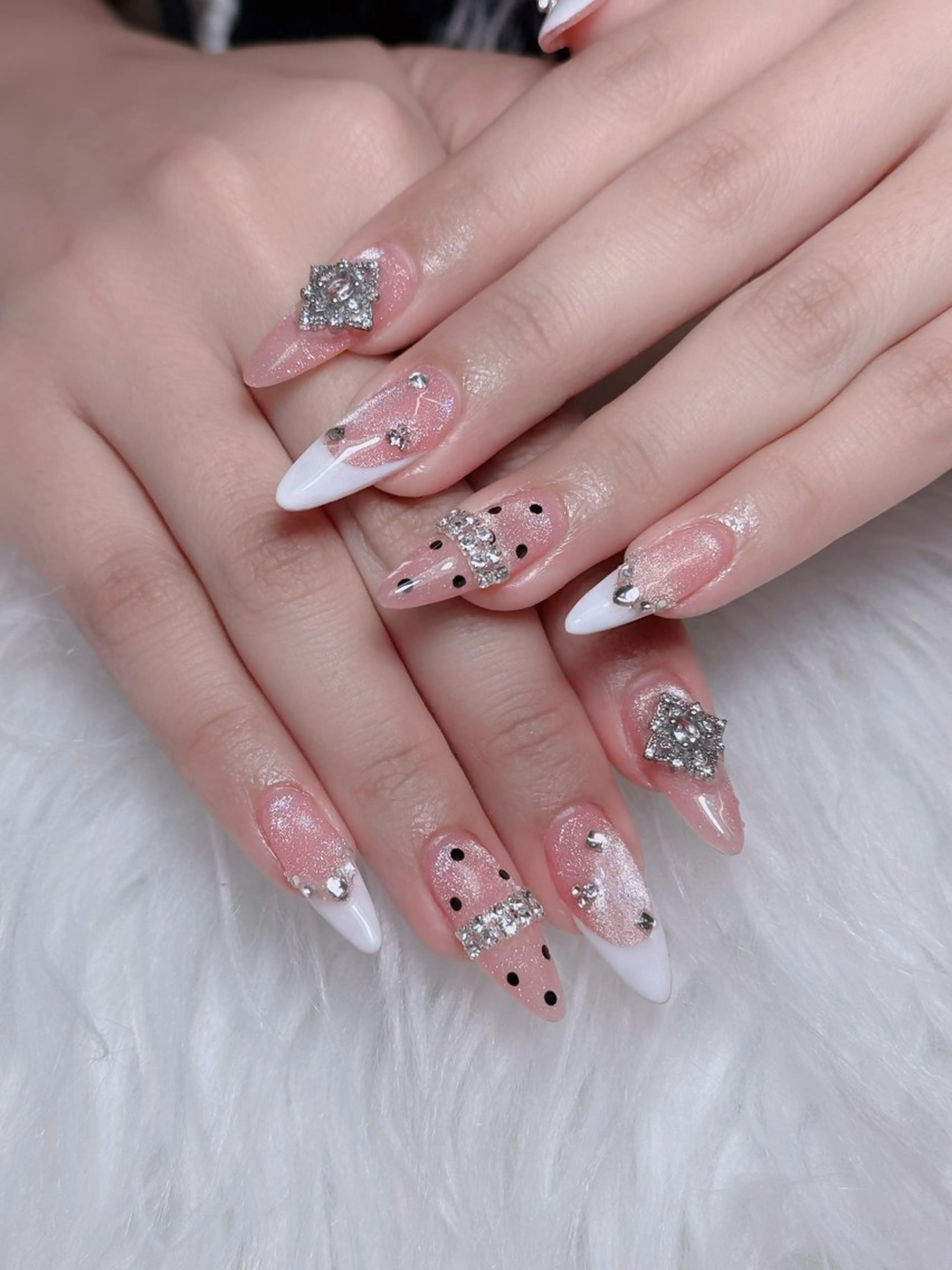 ネイル オーロラネイル チークネイル フットネイル フレンチネイル ハロウィン ハンドネイル Lumi Nail 新大久保3‘のネイルデザイン