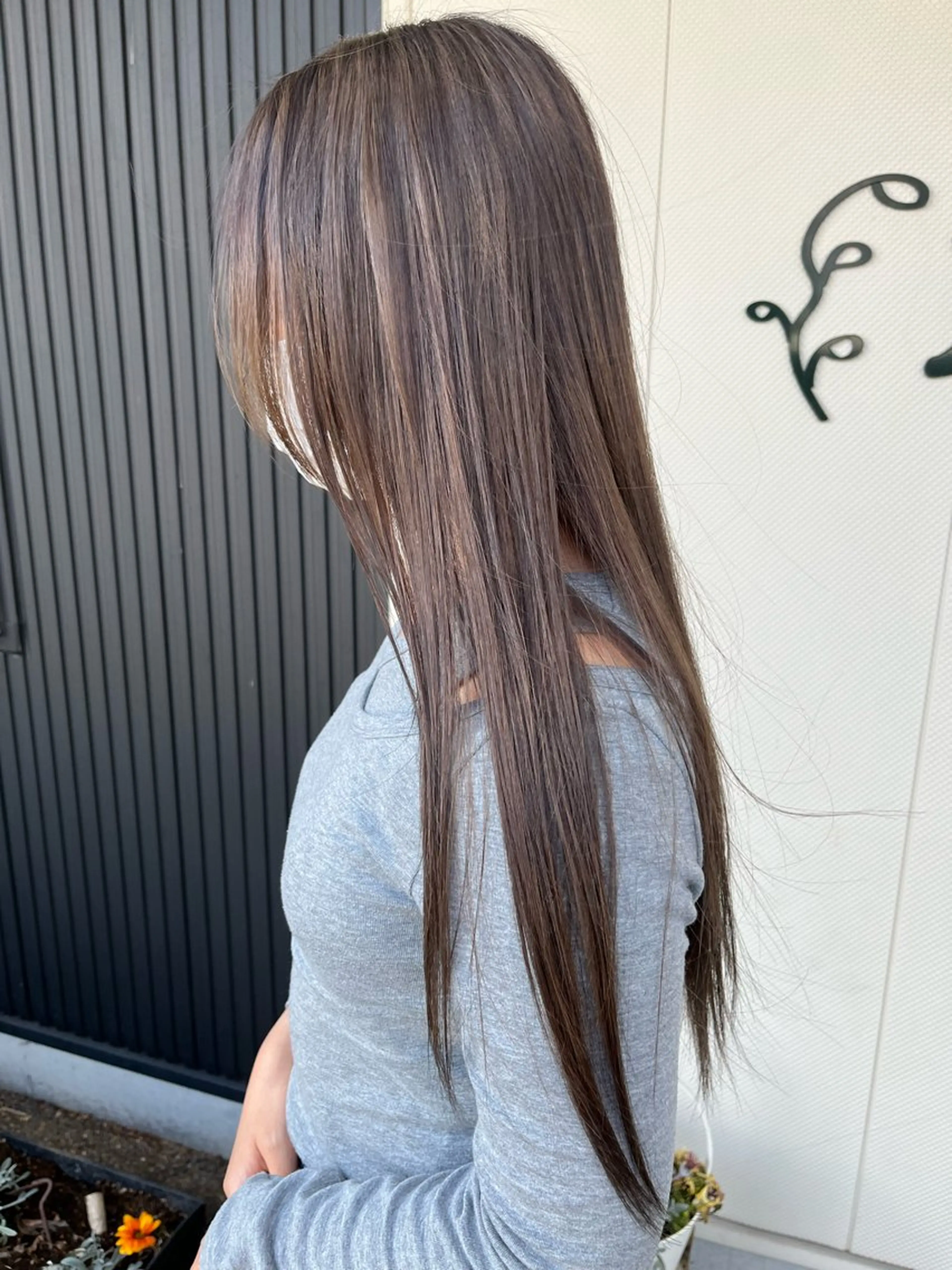 ロング カラー ベージュカラー ブリーチ ミルクティーベージュ ブリーチなしカラー ヘアカラー 久留生 隼斗のヘアスタイル