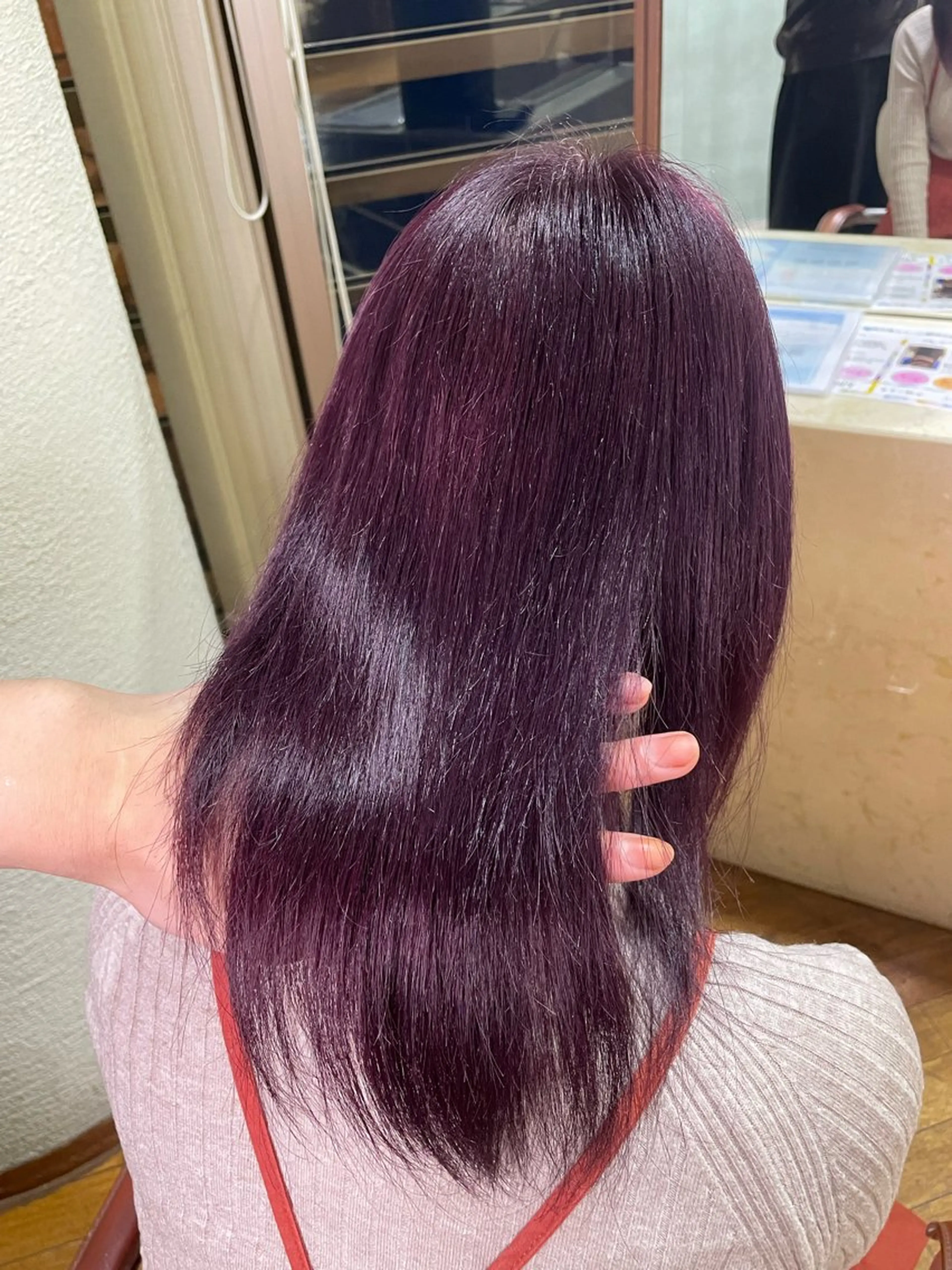 セミロング パープルカラー イーストハムヘッドショップ所属・野村 直輝のヘアスタイル