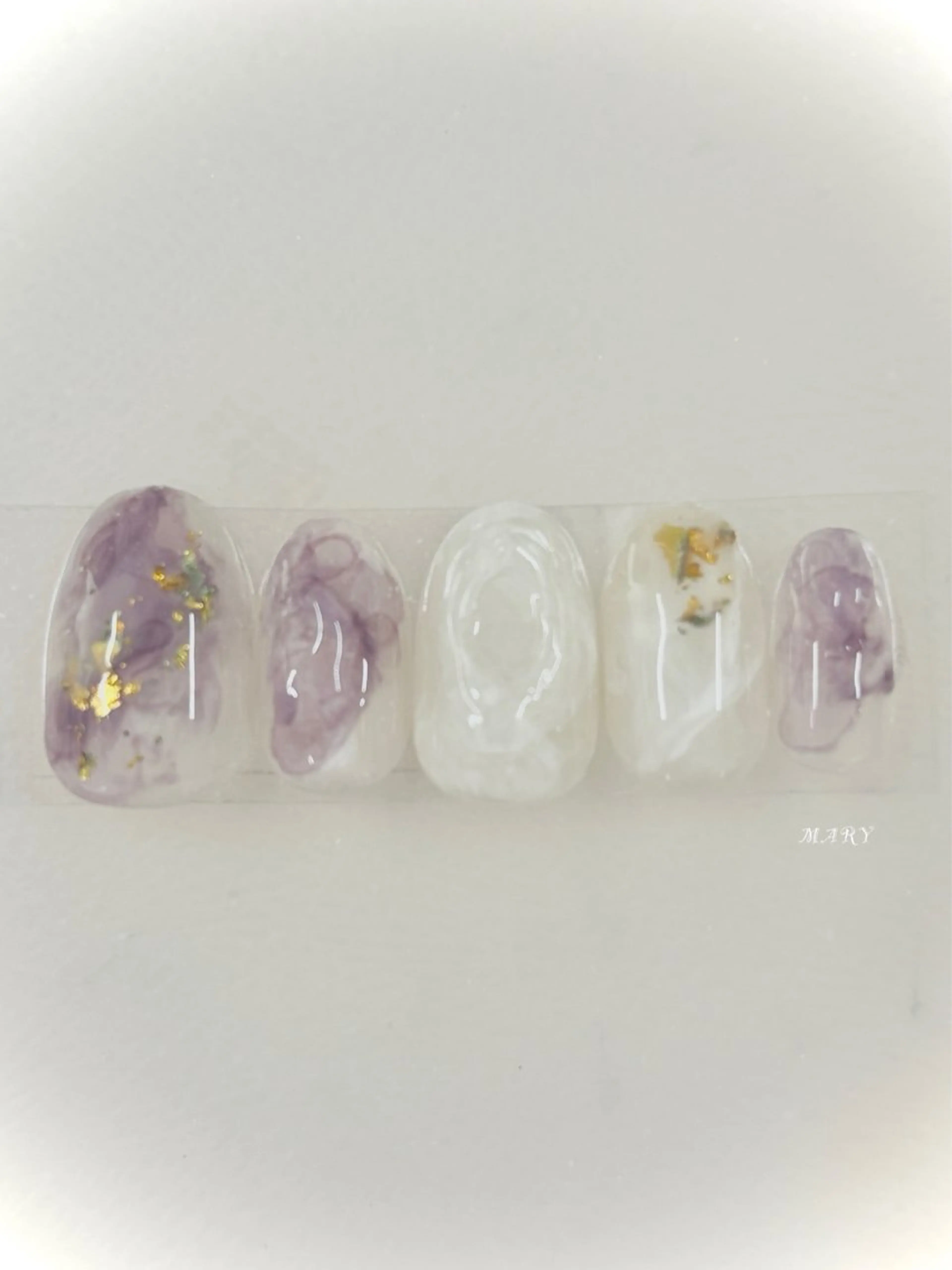 ネイル ニュアンスネイル ワンカラーネイル パープル 夏ネイル ホワイト ハンドネイル Mary nail所属・Mary nail .narumiのネイルデザイン