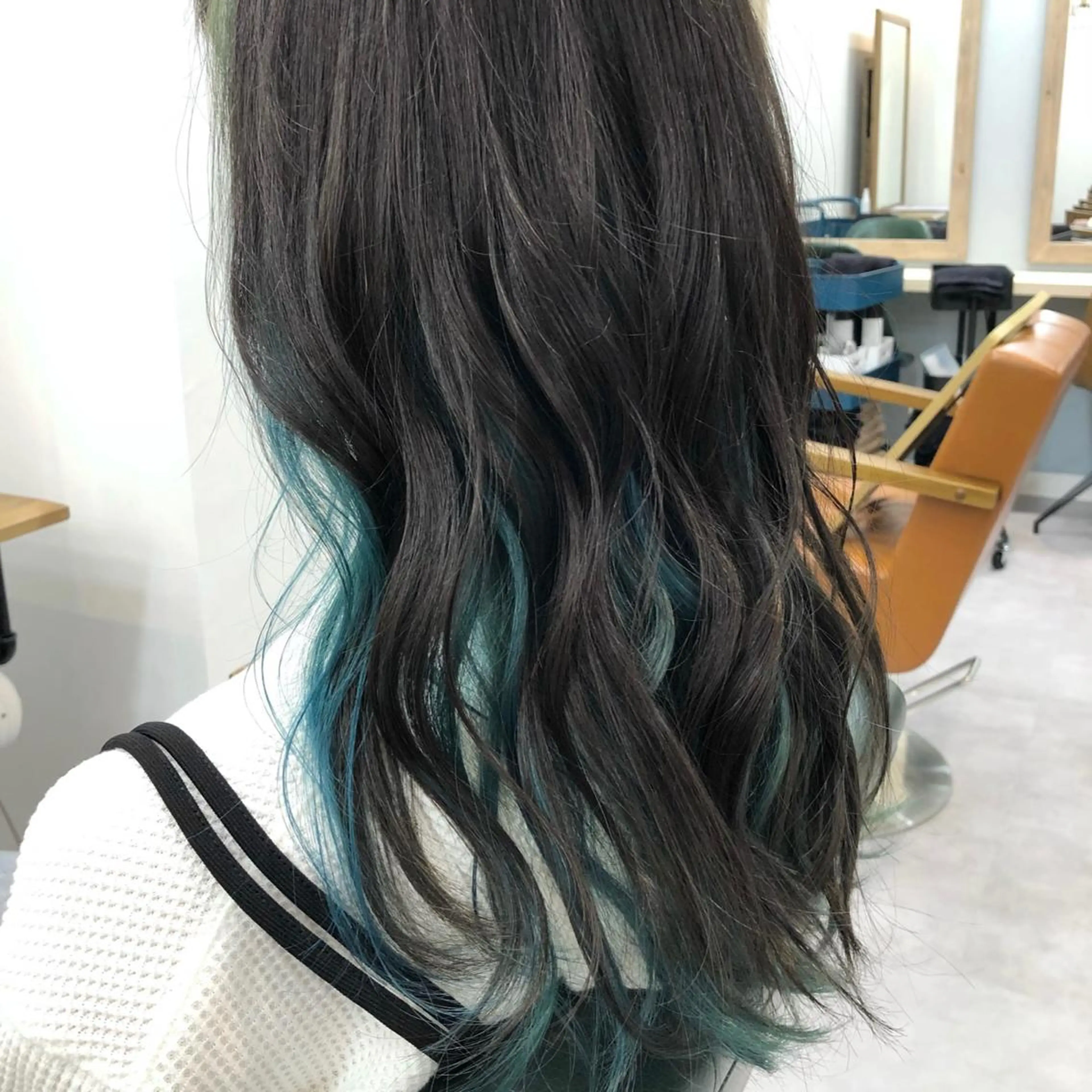 ロング カラー ブリーチ ブルーカラー ダークグレー カット ヘアカラー トリートメント 話題の技術✨lore 店長タカハシ　ケントのヘアスタイル