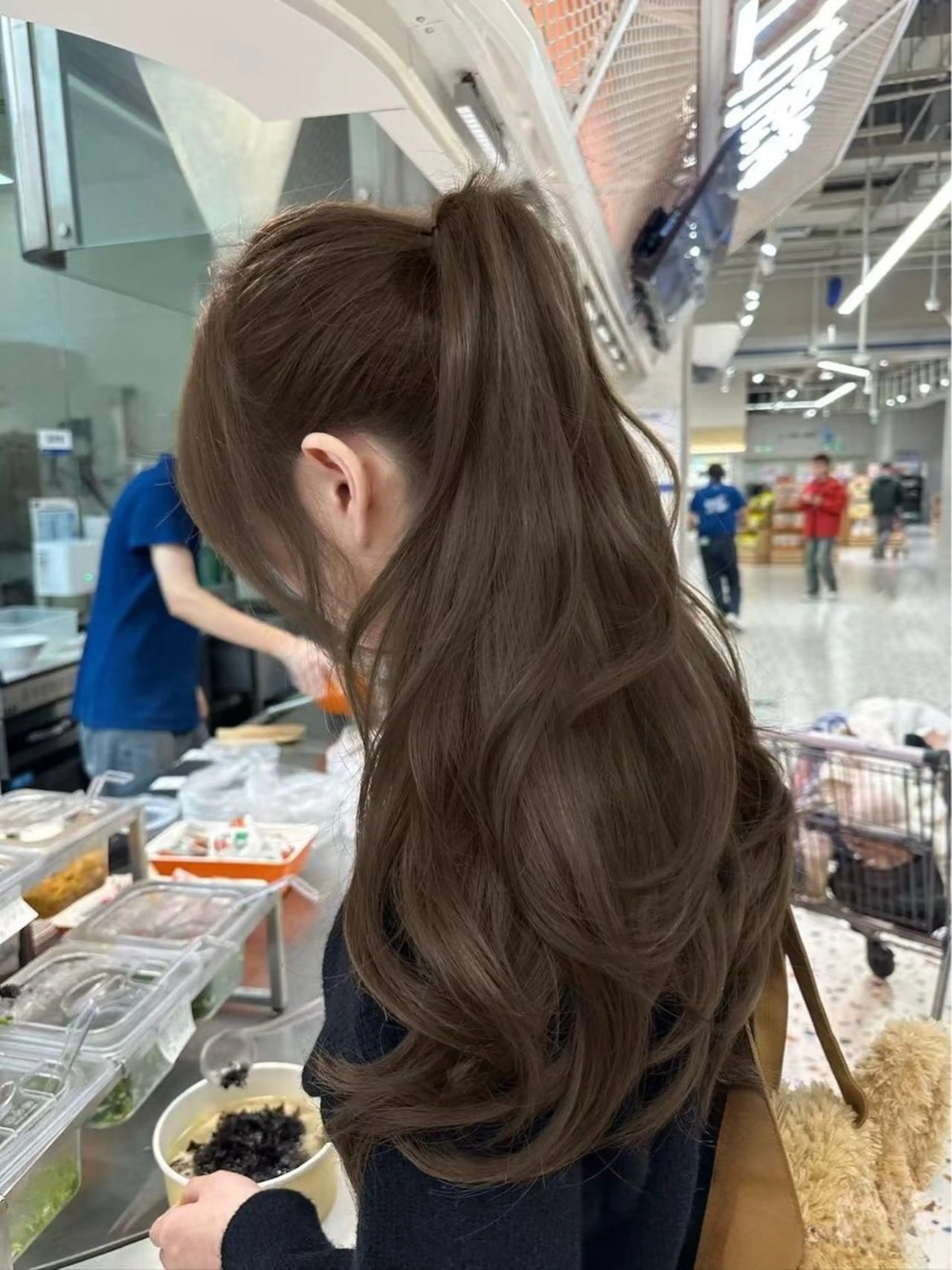 ロング レイヤーカット カット ヘアカラー ブリーチなし ミルクティー齋藤晴のヘアスタイル