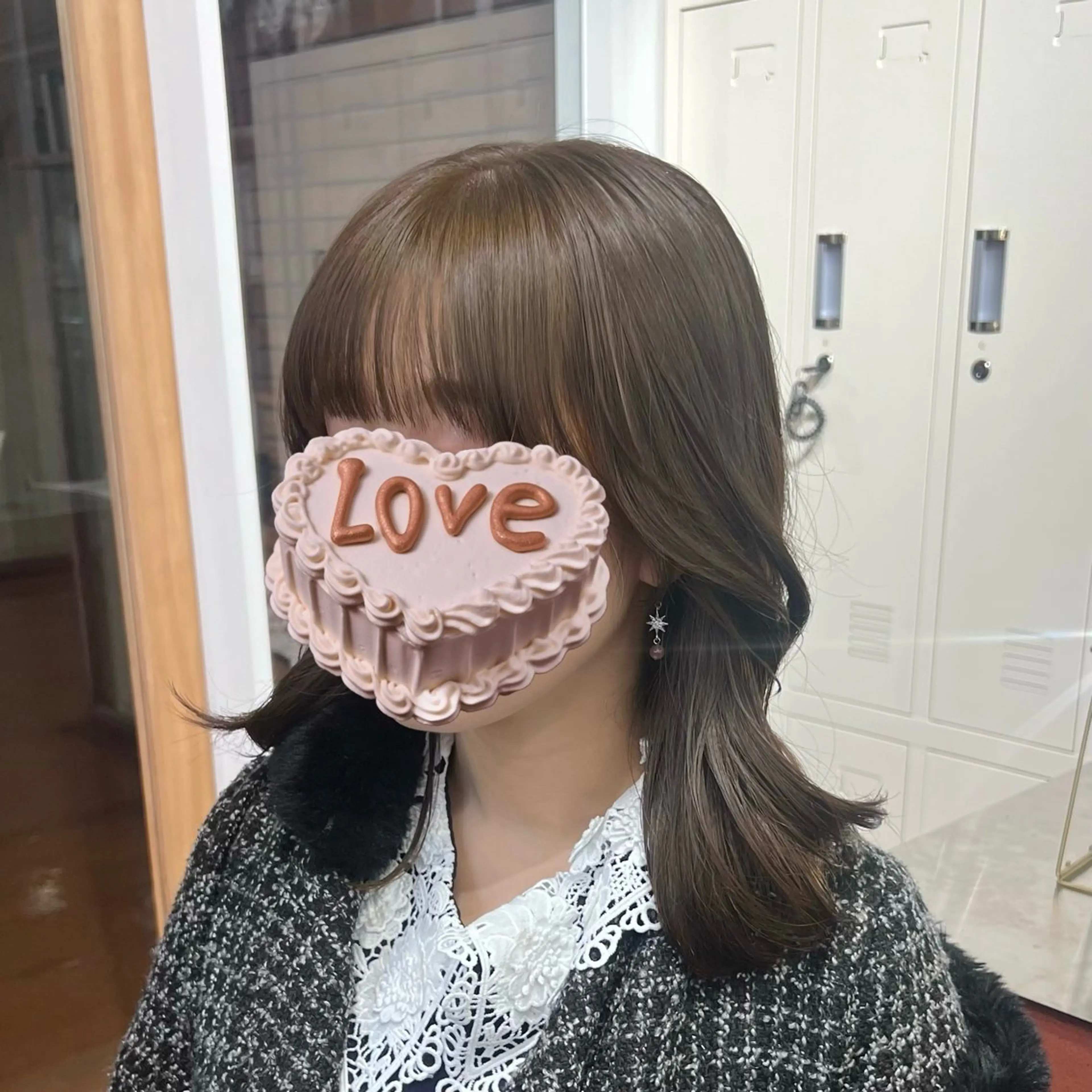 セミロング カラー パーマ アッシュ アッシュグレー アッシュグレージュ ベージュカラー 黒髪 ヘアカラー トリートメント ブリーチなし/ ベージュ/akiraのヘアスタイル