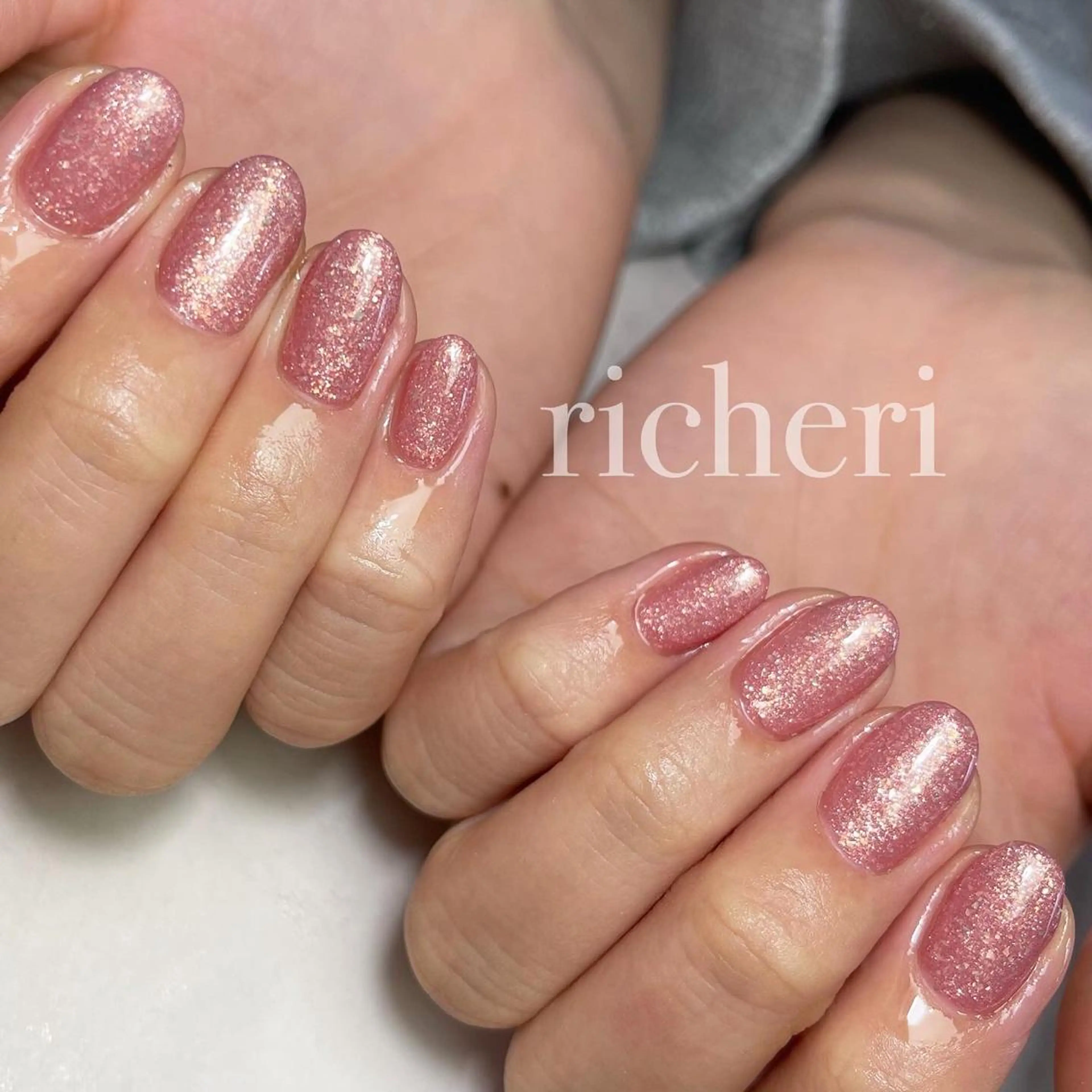 ミディアム ネイル ラメ(グリッター) オフィスネイル ピンク 夏ネイル ハンドネイル richeri beautyのエステ・リラクイメージ