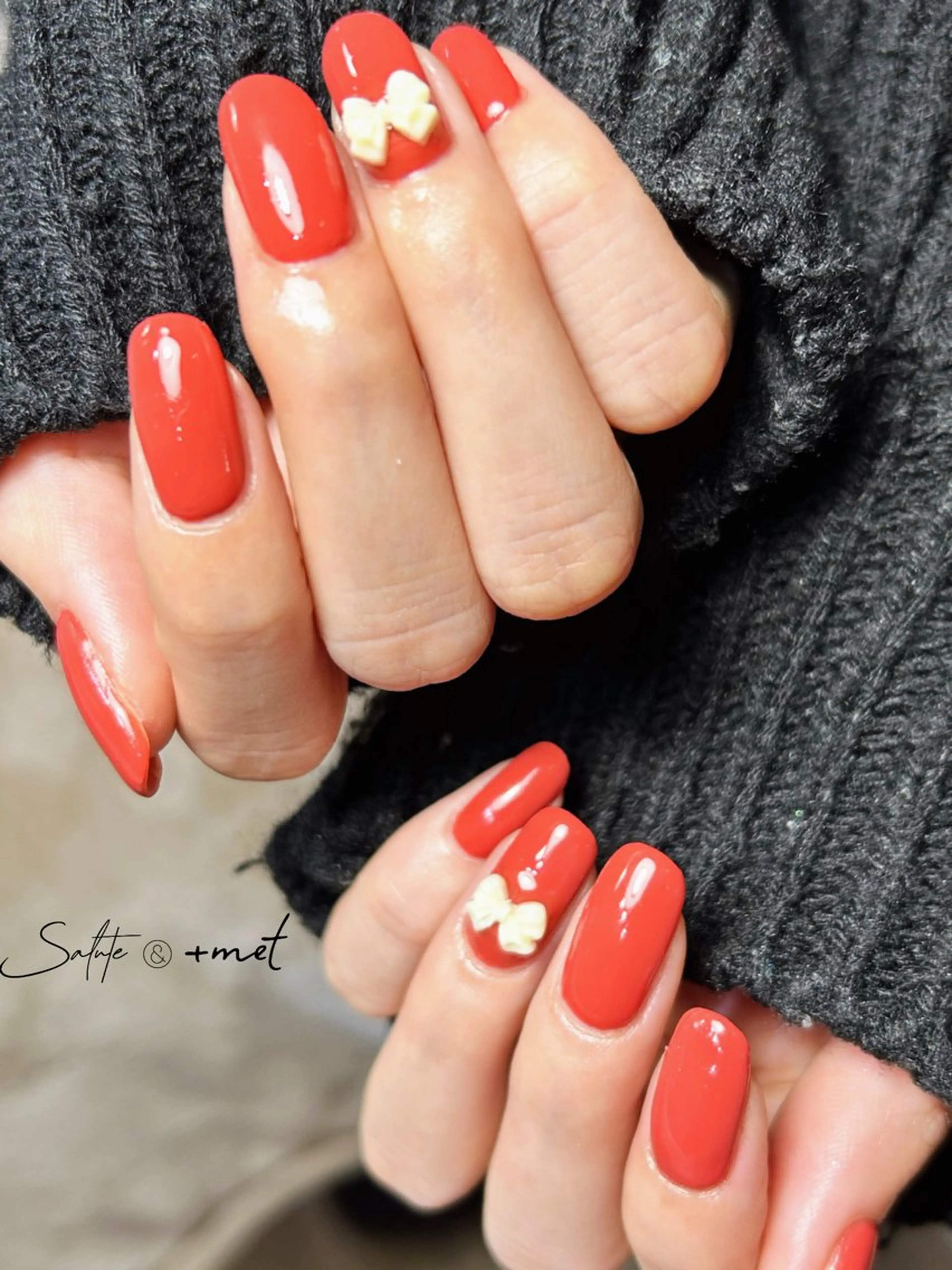 ネイル ジェルネイル ガーリー ワンカラーネイル 赤色 リボン ハンドネイル 渋谷 怜奈のネイルデザイン