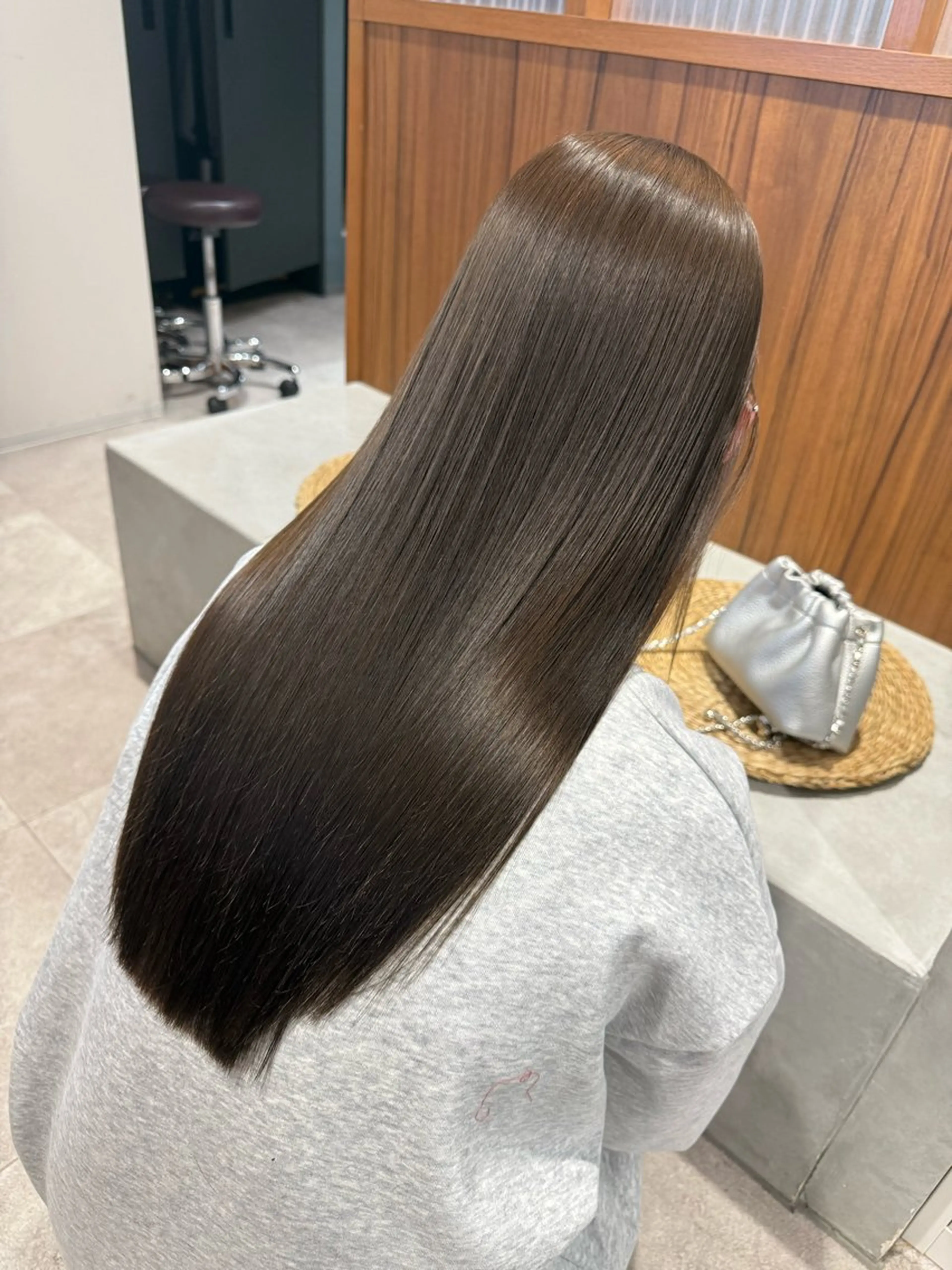 ロング カラー ブリーチ グレージュ ブリーチなしカラー オリーブグレージュ オリーブグレー カット ヘアカラー トリートメント 岡本 太陽☀️のヘアスタイル