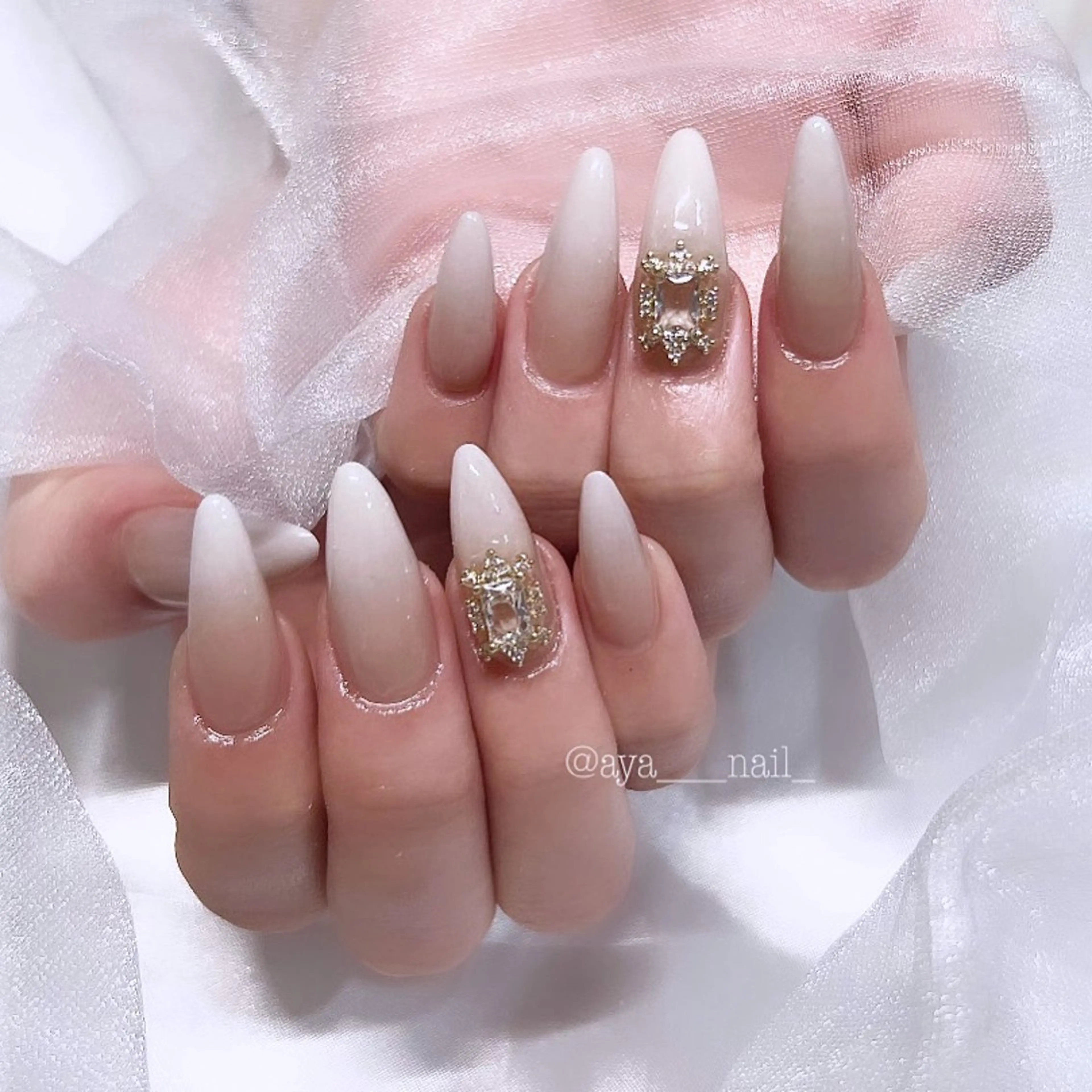 ネイル ハンドネイル Roi〈ロワ〉 ayanaのネイルデザイン