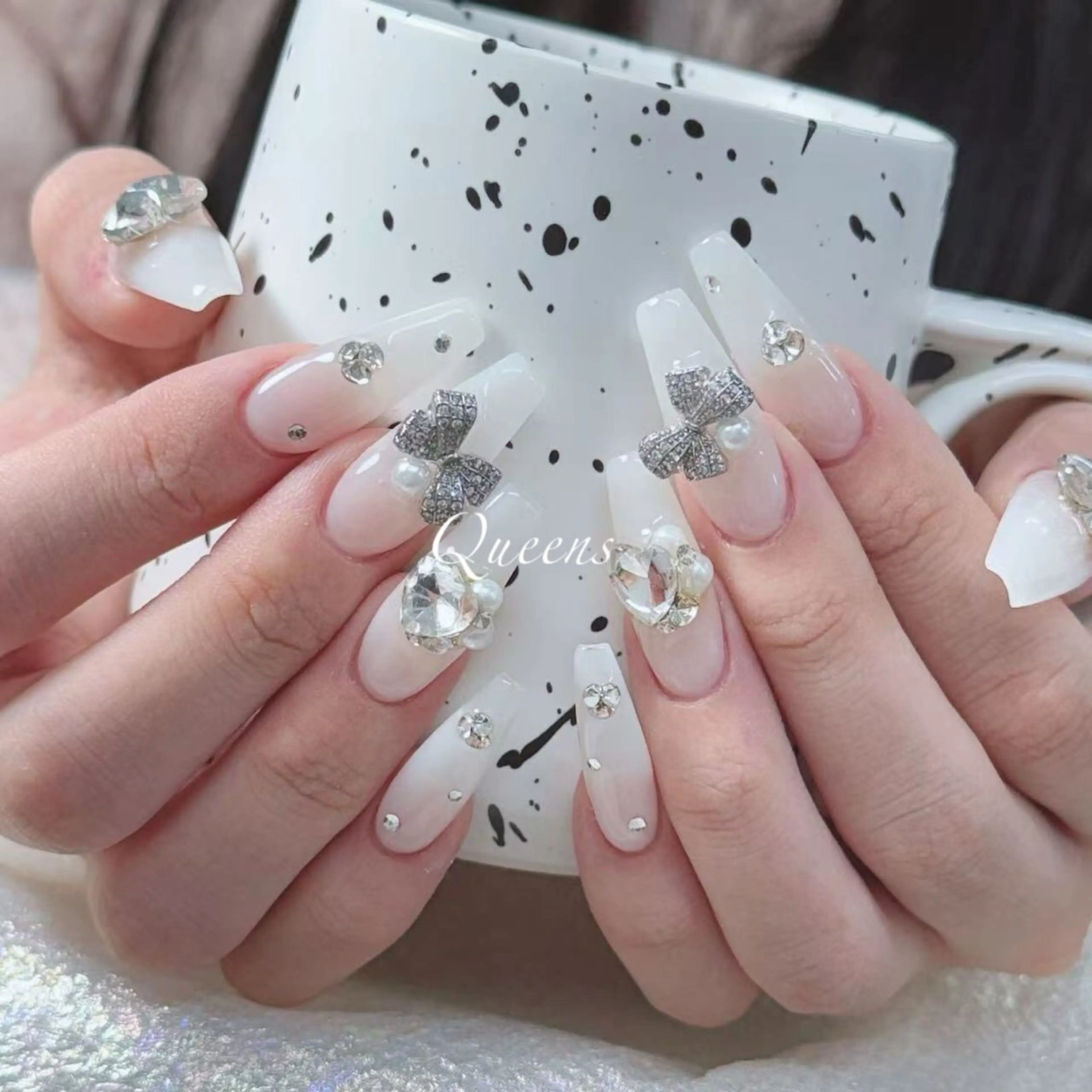 ネイル ハンドネイル Queens テイのネイルデザイン