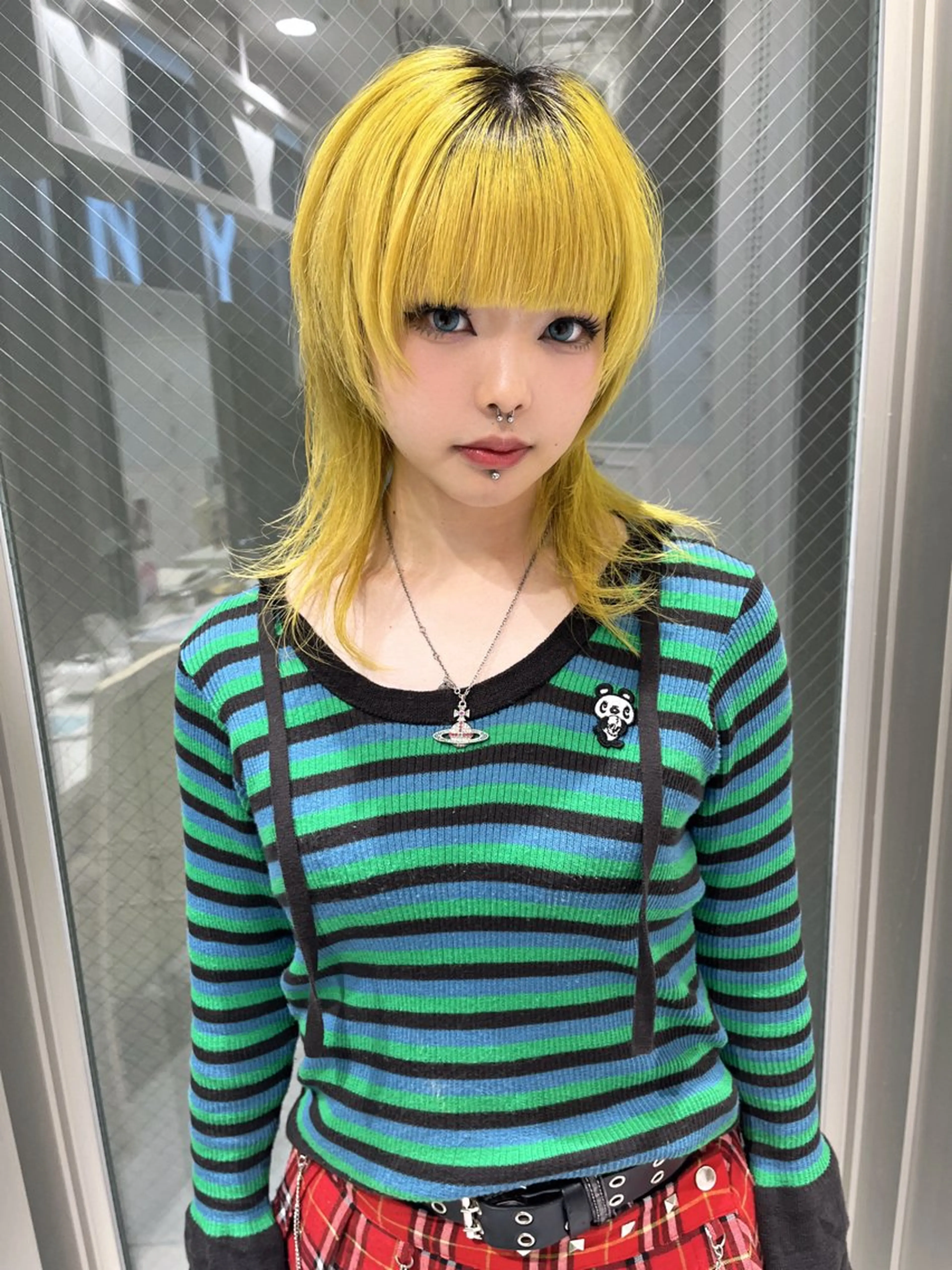 ミディアム ウルフカット／吉村 桃子のヘアスタイル